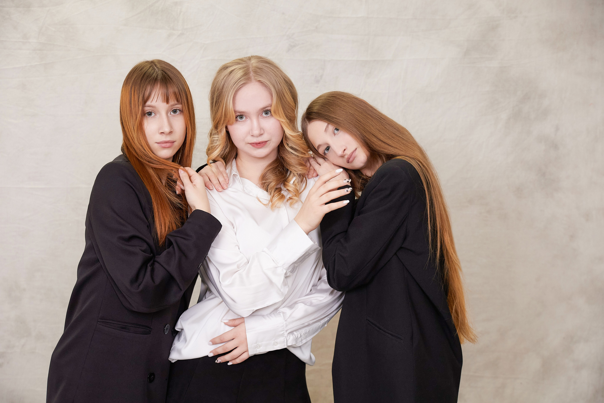 Стильный выпускной школьный альбом 9 и 11 класс «Классика» Тюмень. Выпускные альбомы в Тюмени для школ, садов, вузов спортивных секций