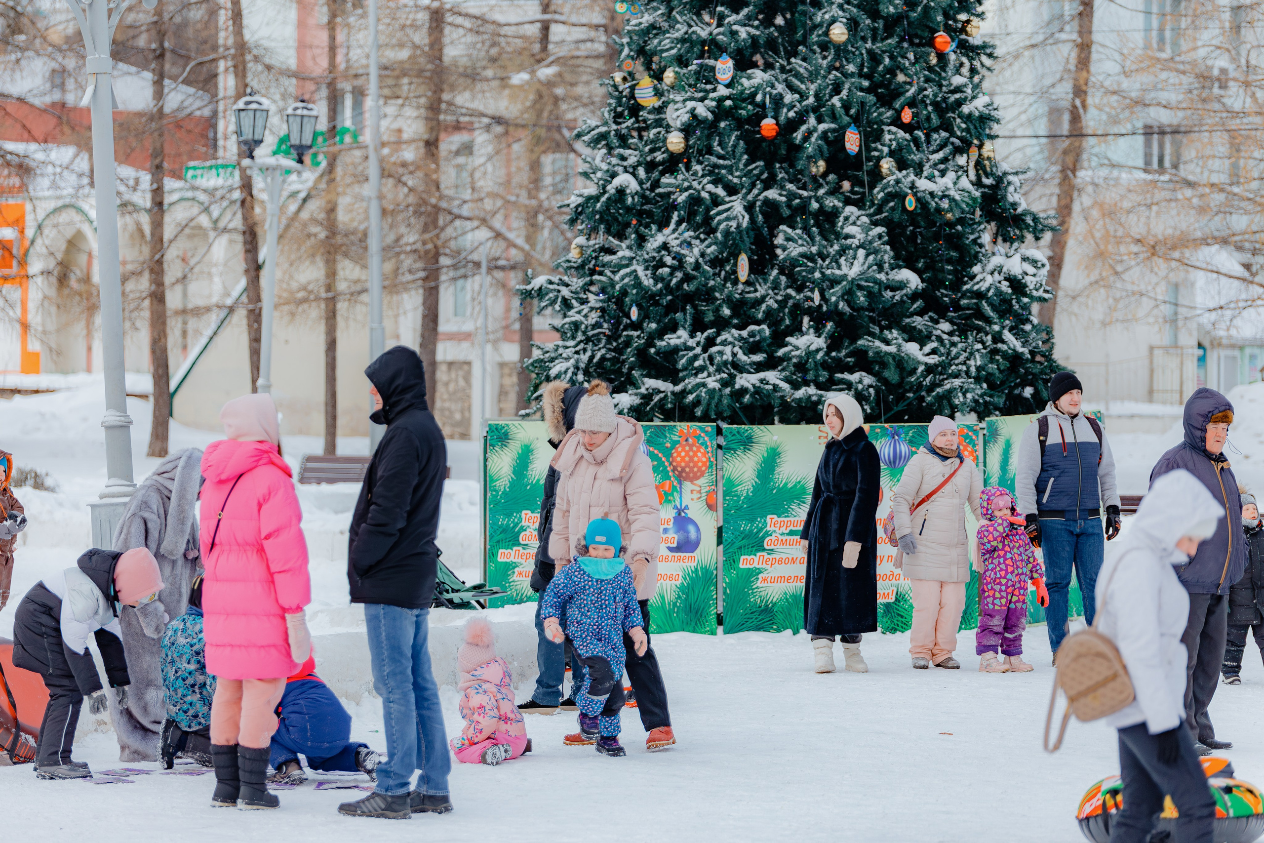 Ёлка от банка «Хлынов». Свадебный и репортажный фотограф Киров | Вадим Карпук