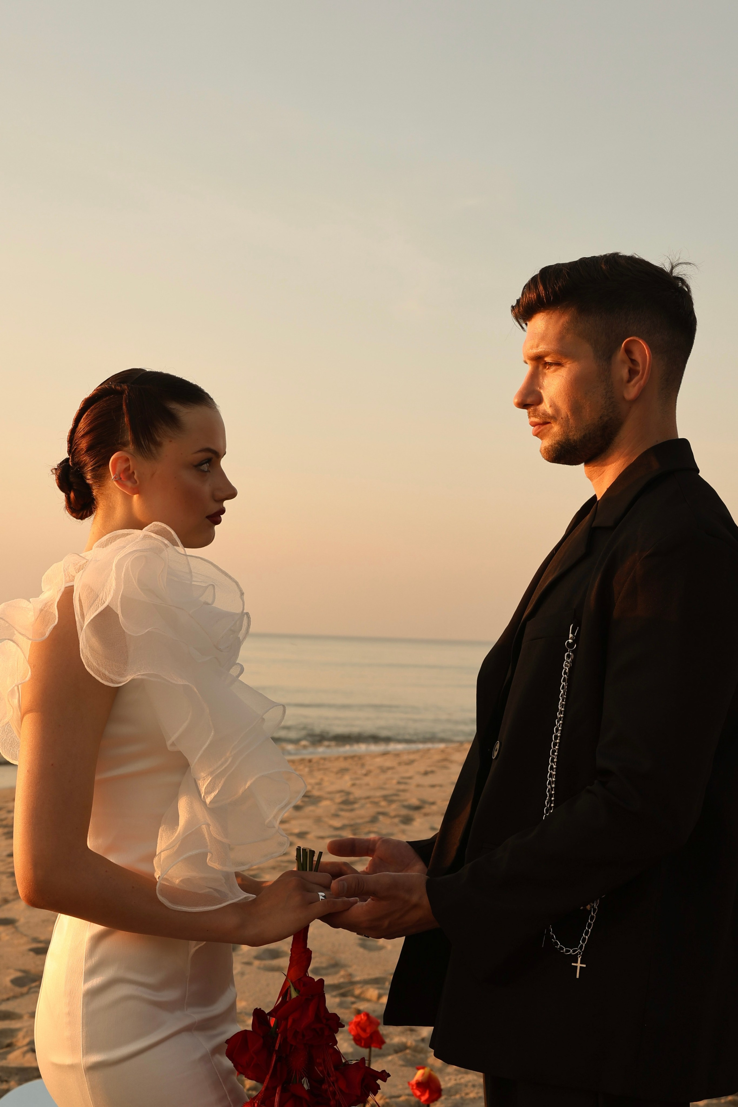 Камерная свадьба на берегу моря. Свадебный фотограф