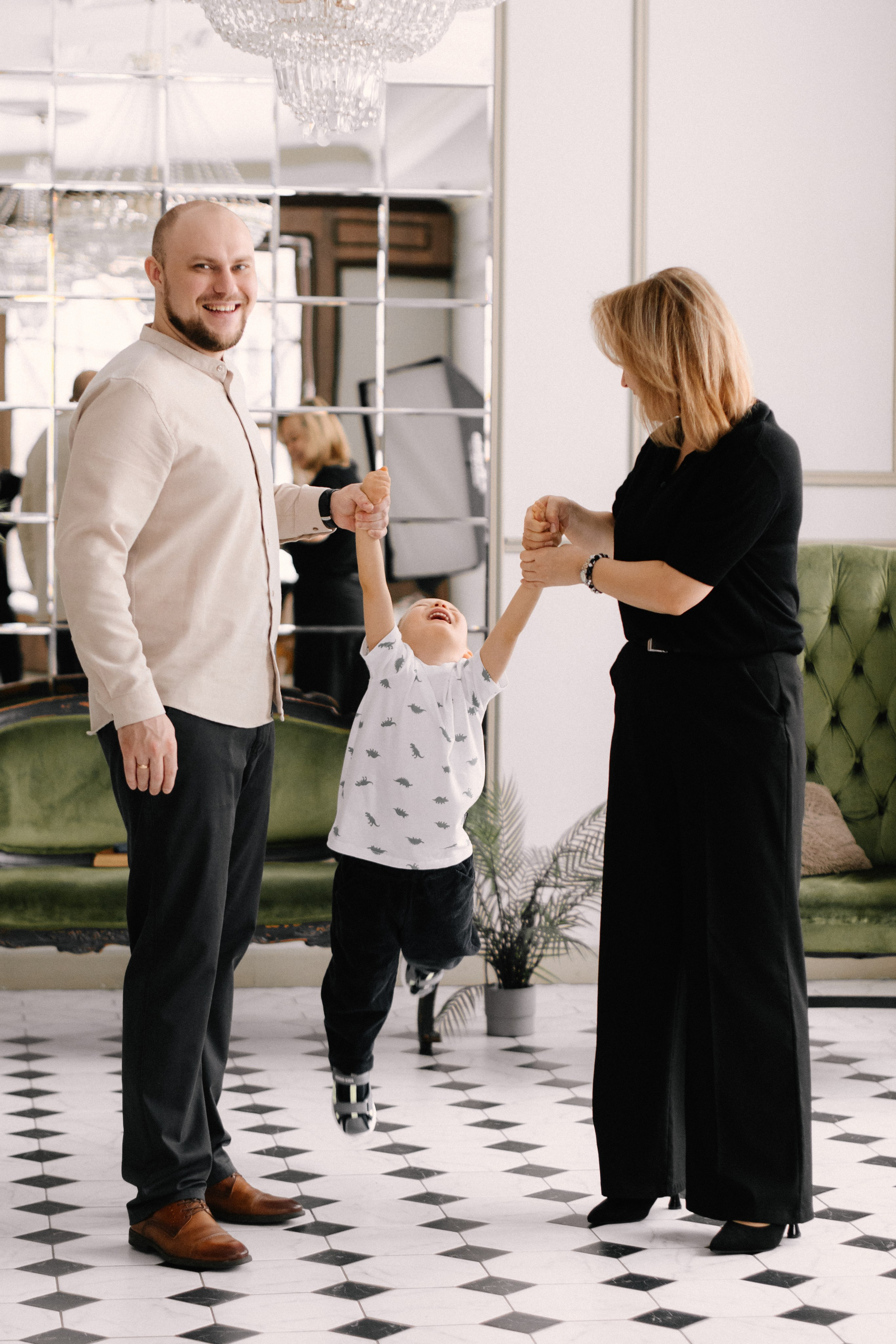 Саша и родители. LeonaStage. Фотограф в Челябинске Любовь Денисенко