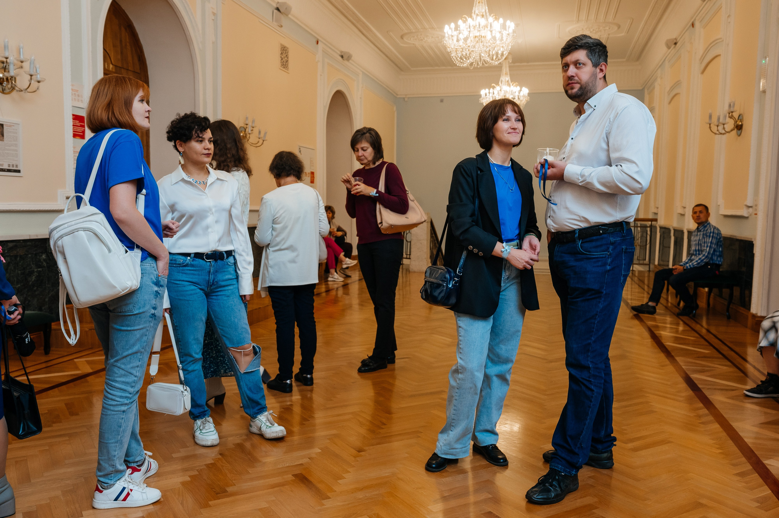 Открытие выставки Кати Васильевой в Молодежном театре. Wedding and family photographer USA