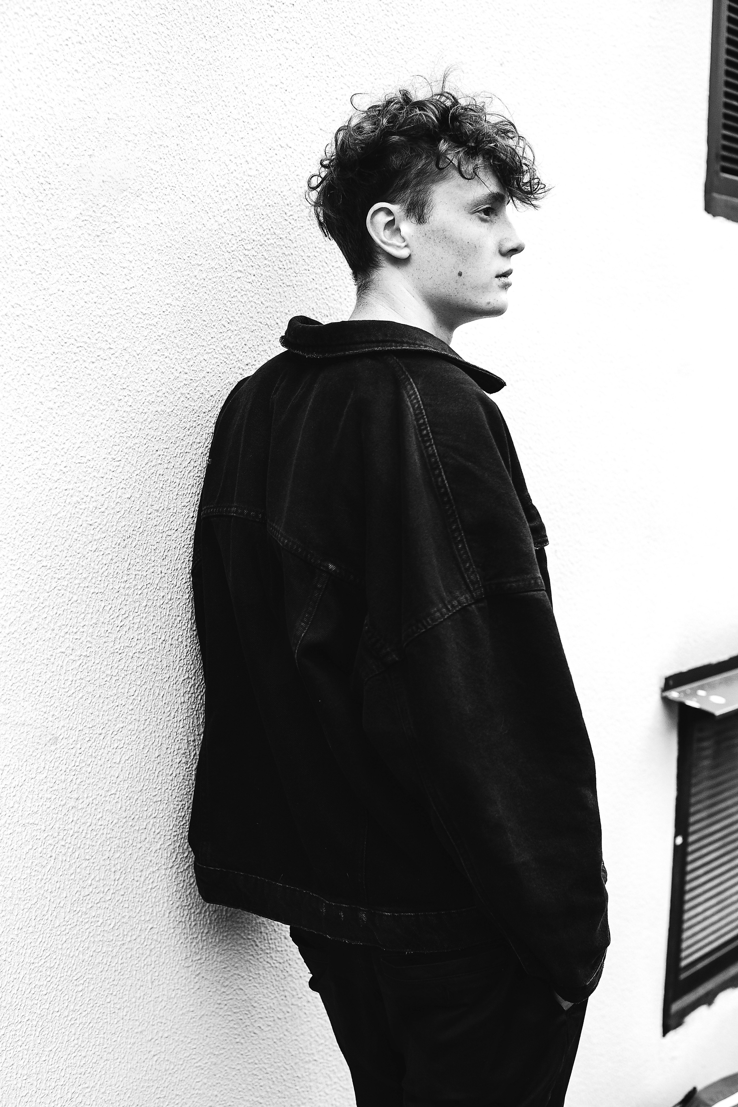 Тимур Модельные тесты — уличная прогулка ВДНХ. Портретный Студийный и уличный фотограф Москва. Индивидуальные, Семейные, Беременность, Будуар, Каталог, контент съемки для блога и бизнеса