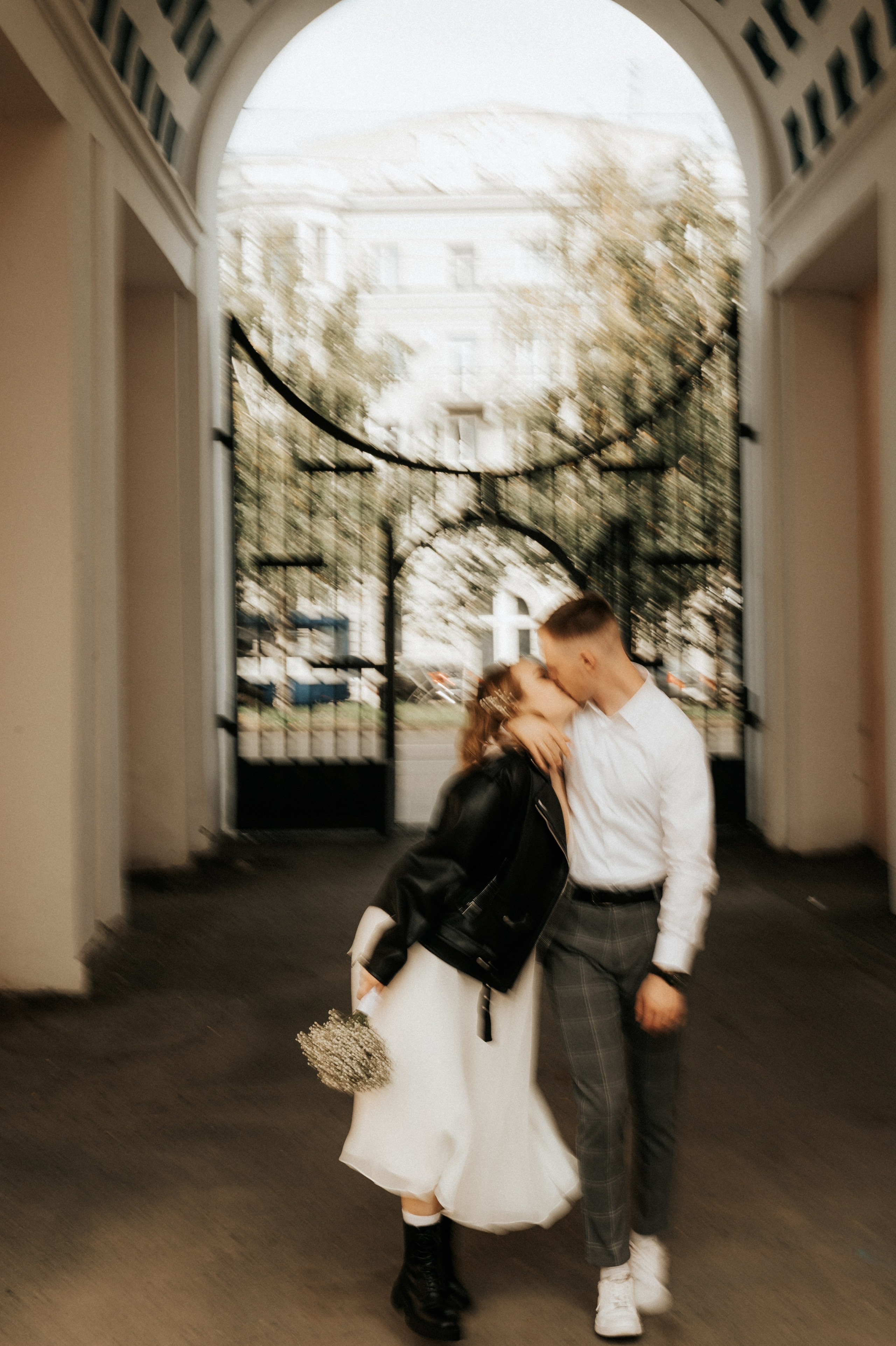 Свадебные фотографии. Фотограф в Барнауле Дарья Бутурлакина. Люби.Цени.Касайся