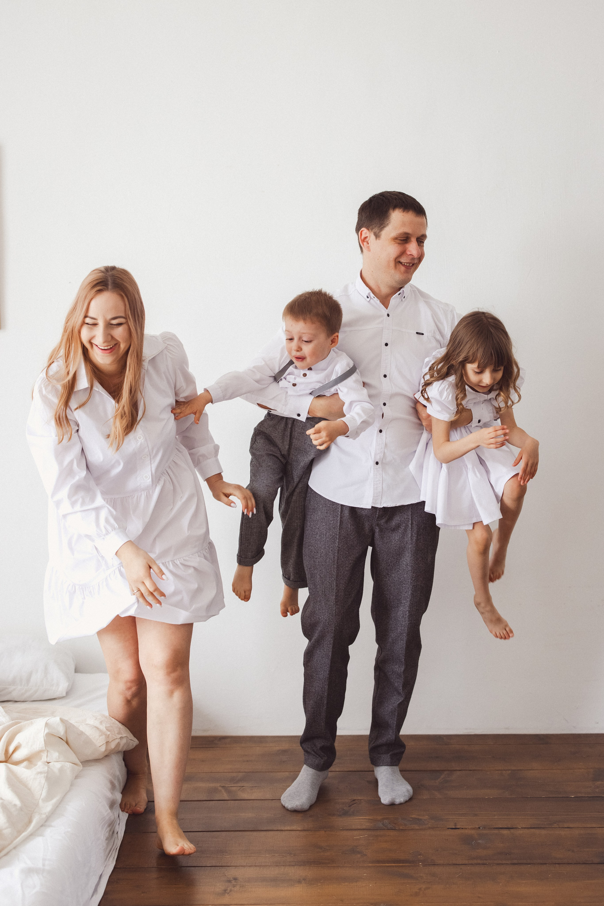 Семейная фотосессия в фотостудии «Mestone». Семейный и детский фотограф в Краснодаре Анна Трашкова