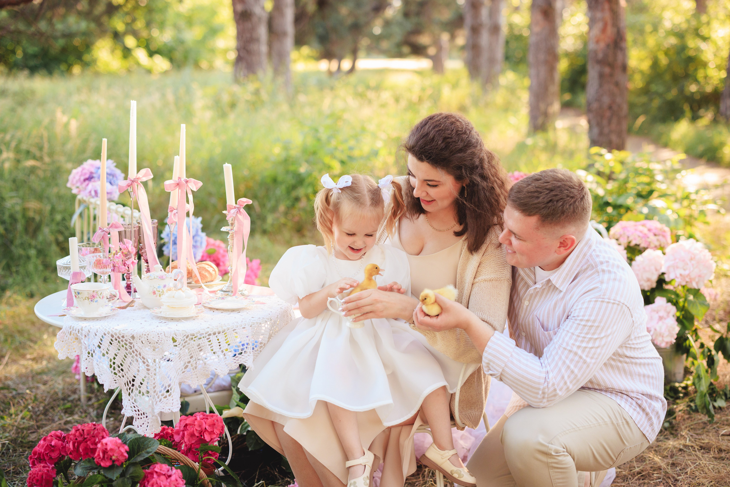 Цветочная кровать с кроликами. Семейный и детский фотограф в Краснодаре Анна Трашкова