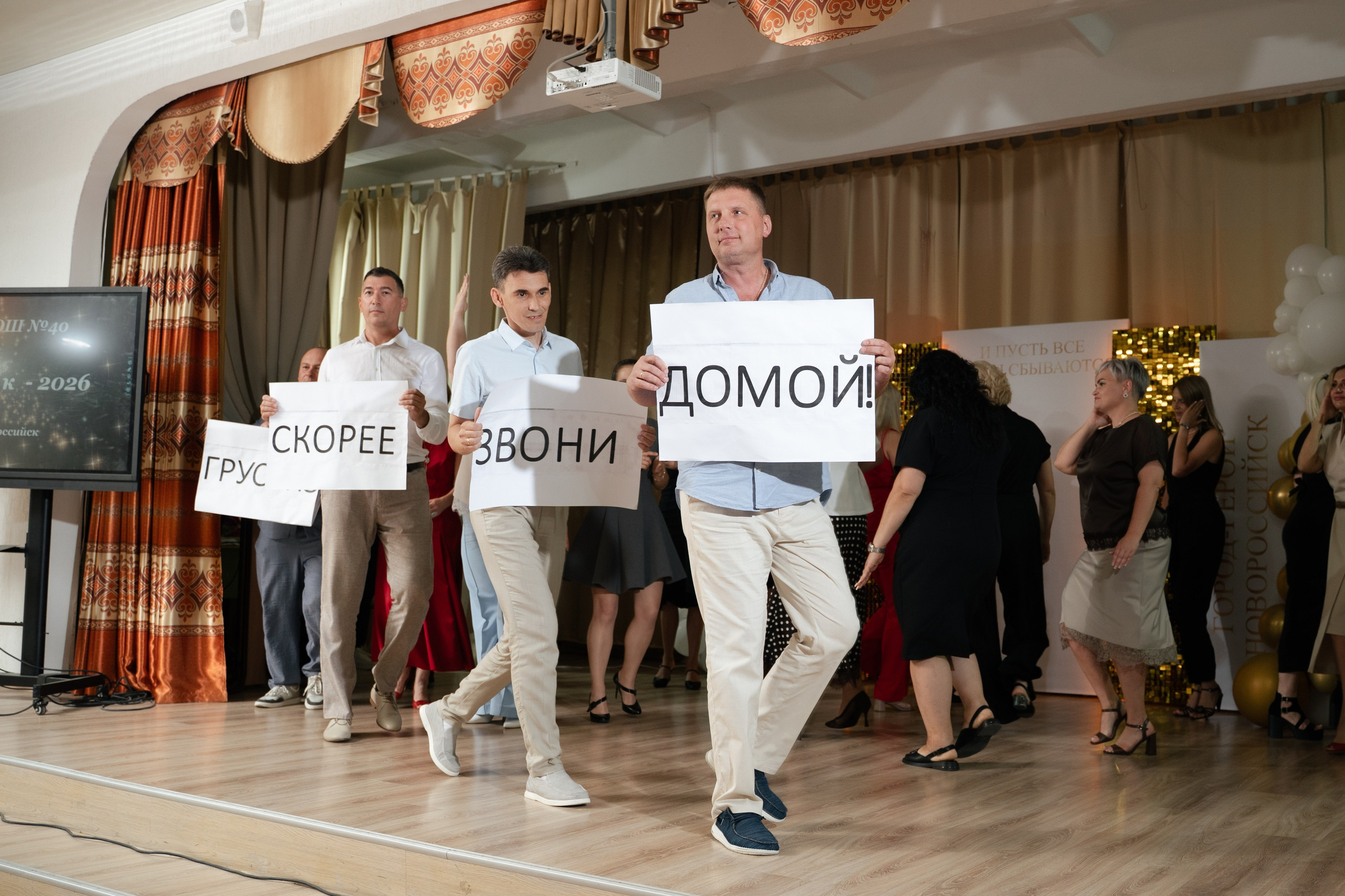 40 Школа 11 класс вручение аттестатов. Выпускные альбомы Натальи Бутко: Новороссийск, Анапа, Геленджик
