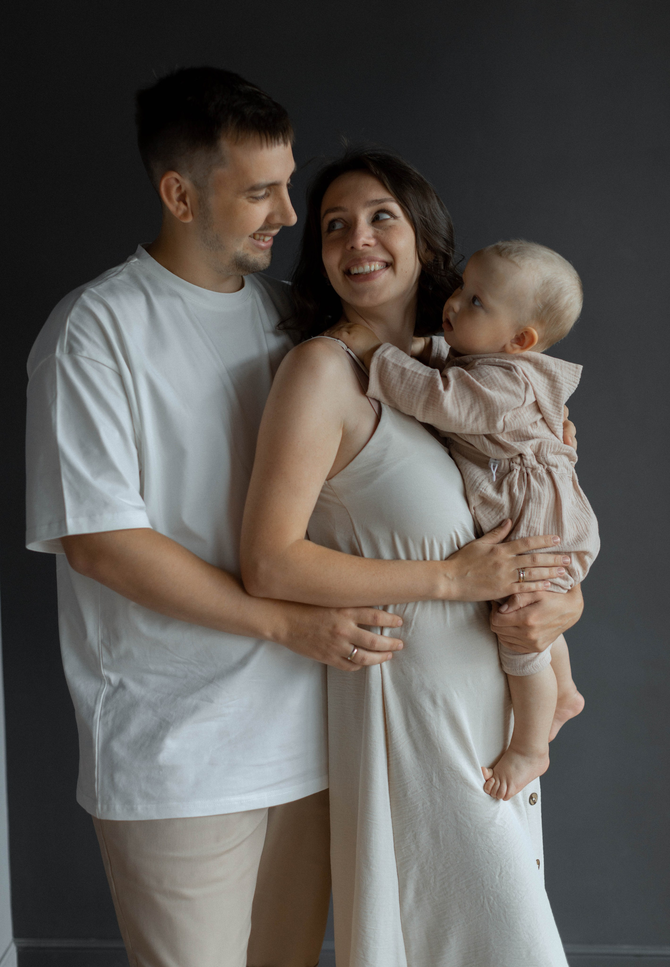 Артем, Виктория и их малыш