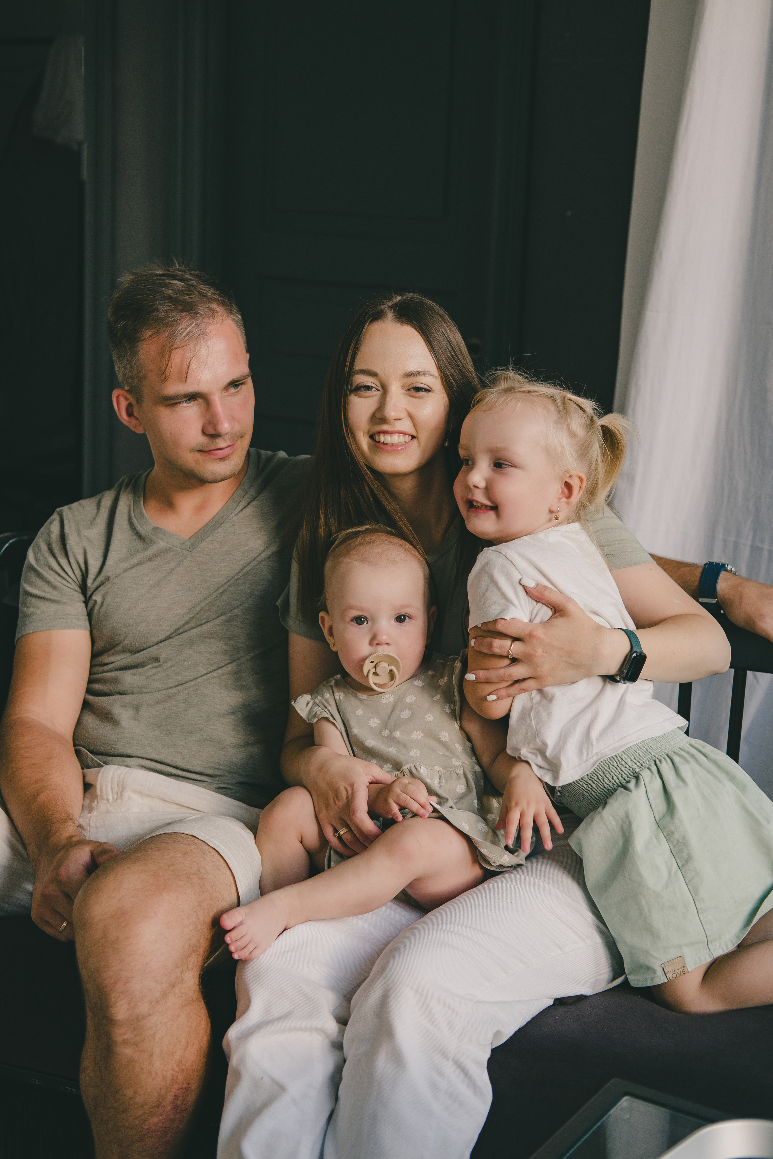 Семейная съемка в фотостудии. Свадебный и семейный фотограф Анастасия Зырянкина