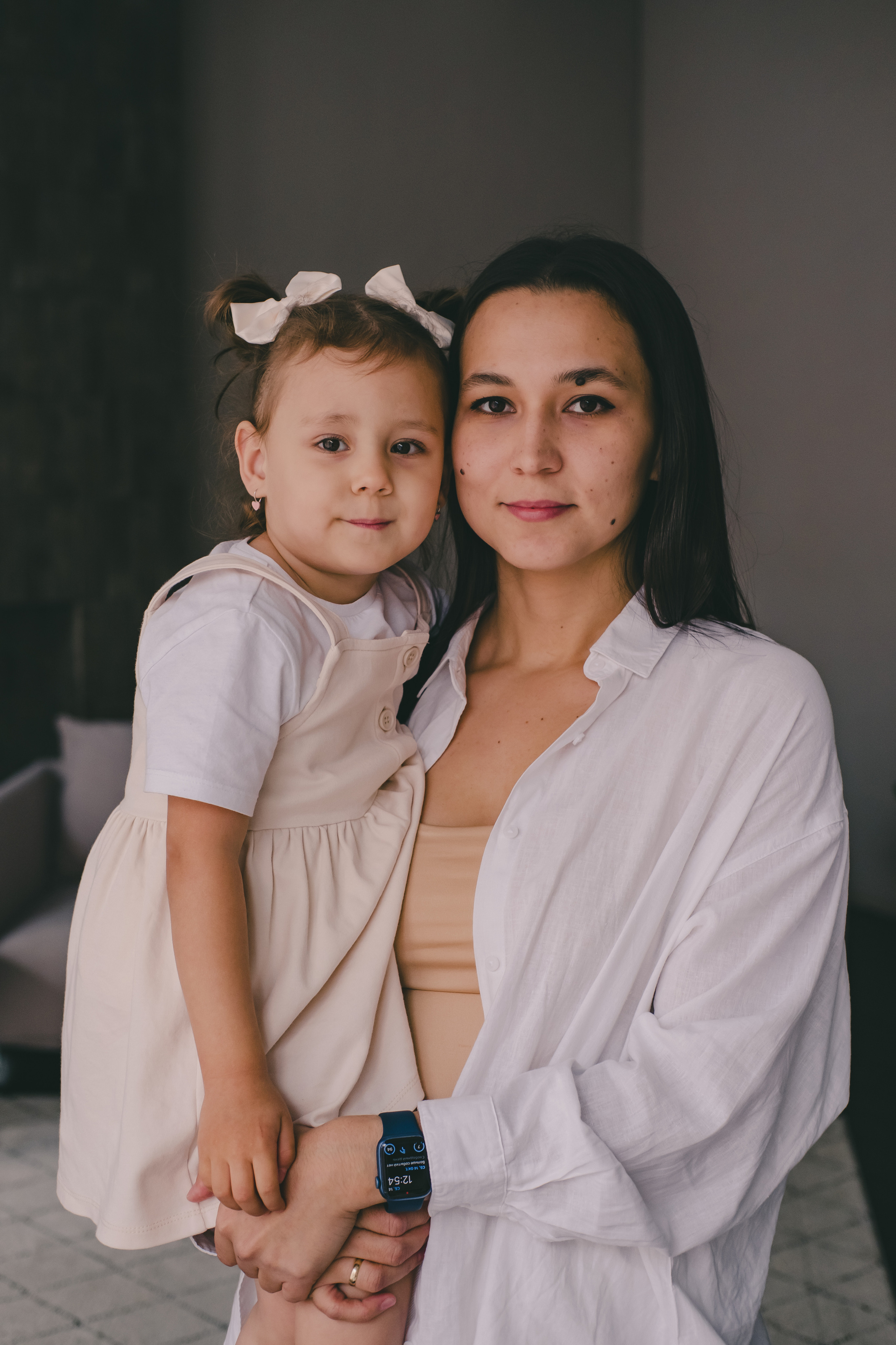 Мама и дочка. Фотосессия в студии. Свадебный и семейный фотограф Анастасия Зырянкина