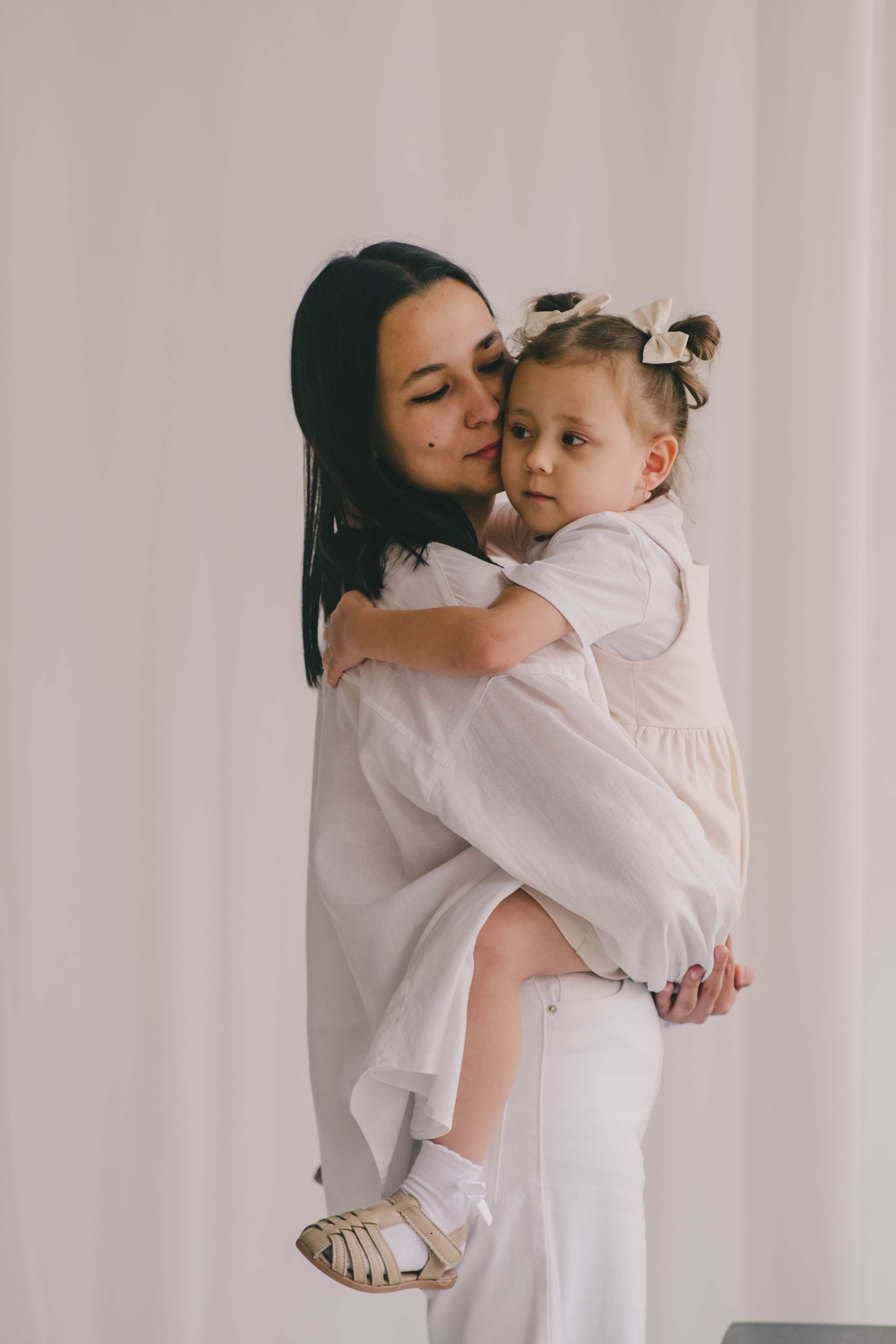 Мама и дочка. Фотосессия в студии. Свадебный и семейный фотограф Анастасия Зырянкина