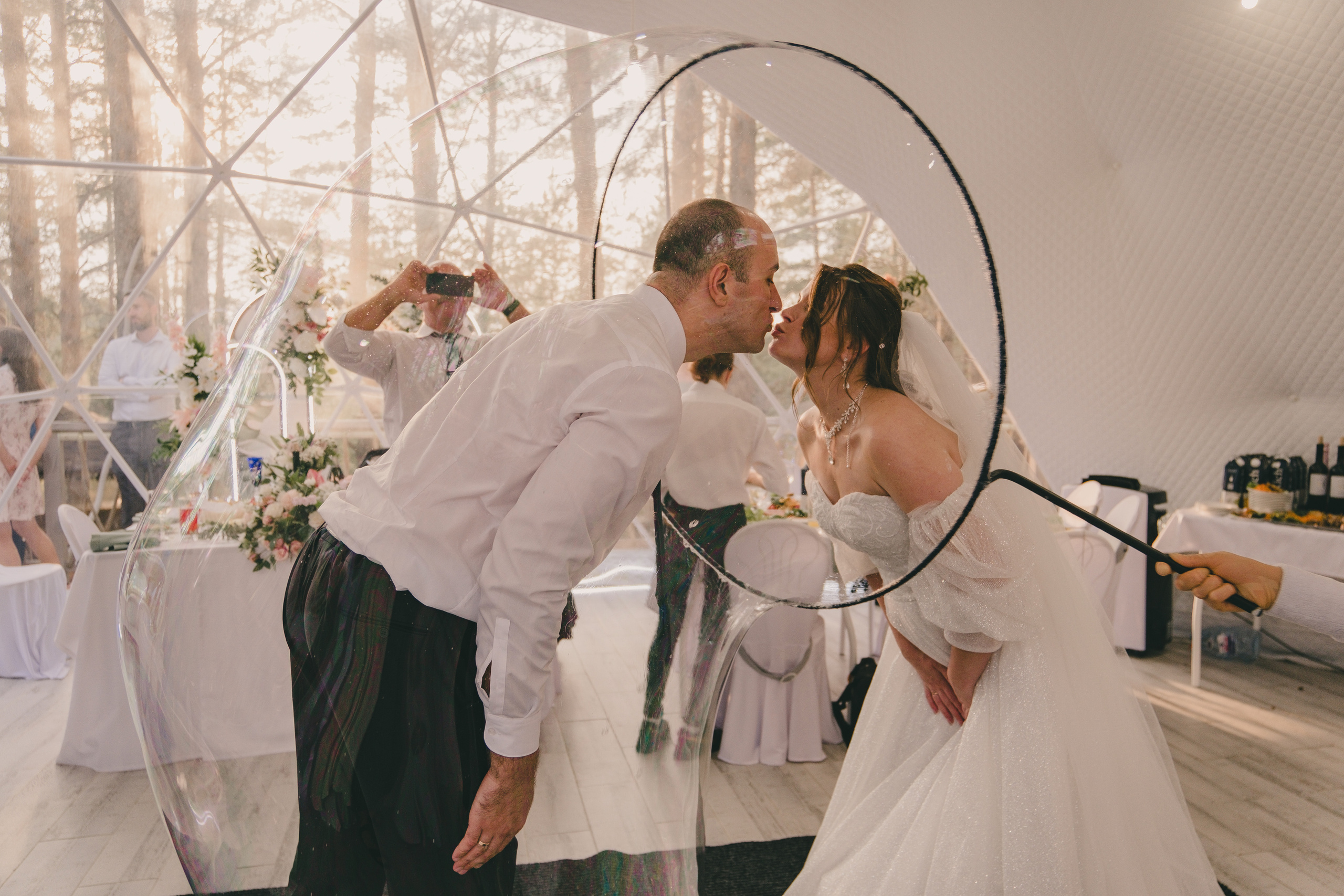 Свадебный банкет в «Лесной галактике». Свадебный и семейный фотограф Анастасия Зырянкина