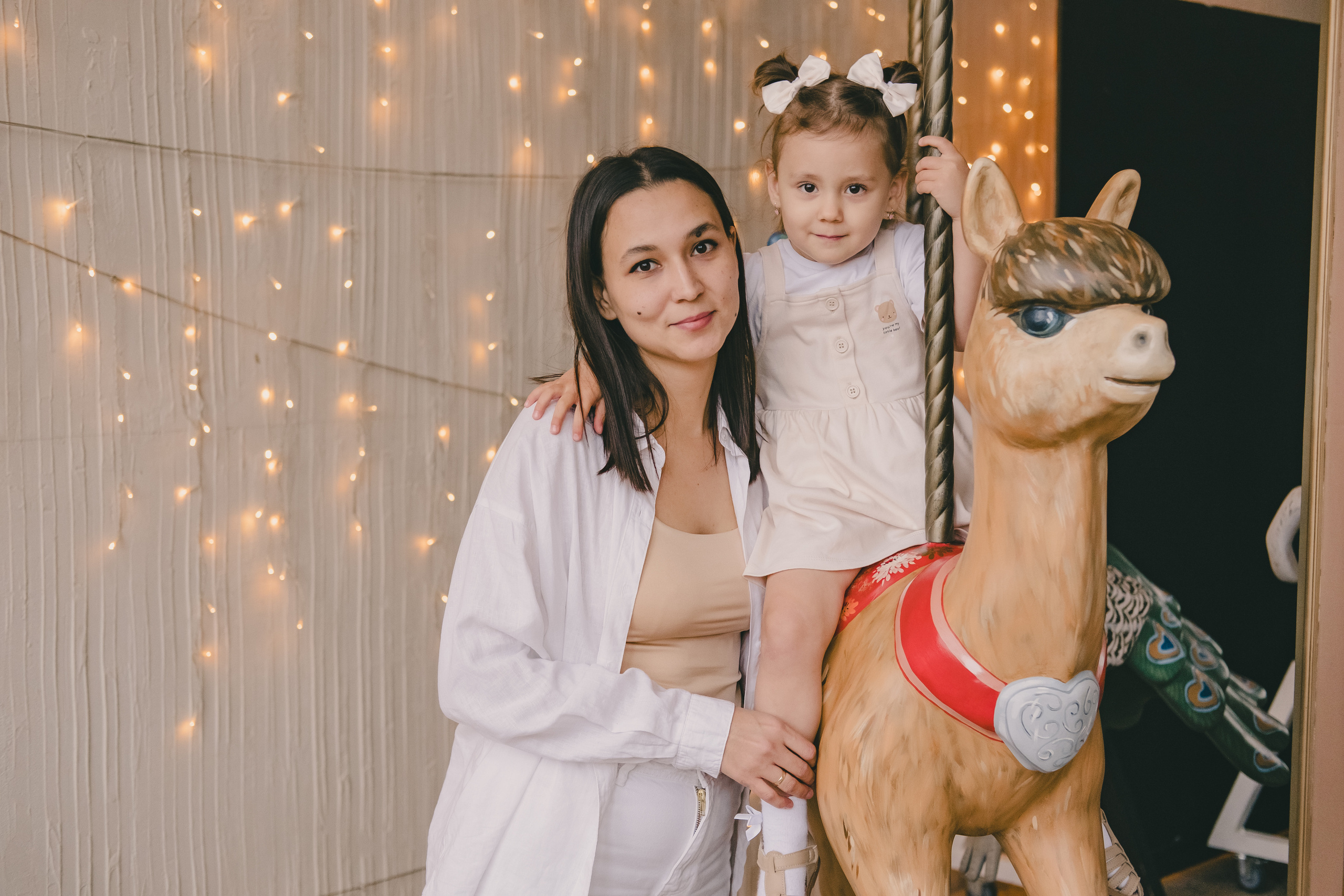 Мама и дочка. Фотосессия в студии. Свадебный и семейный фотограф Анастасия Зырянкина