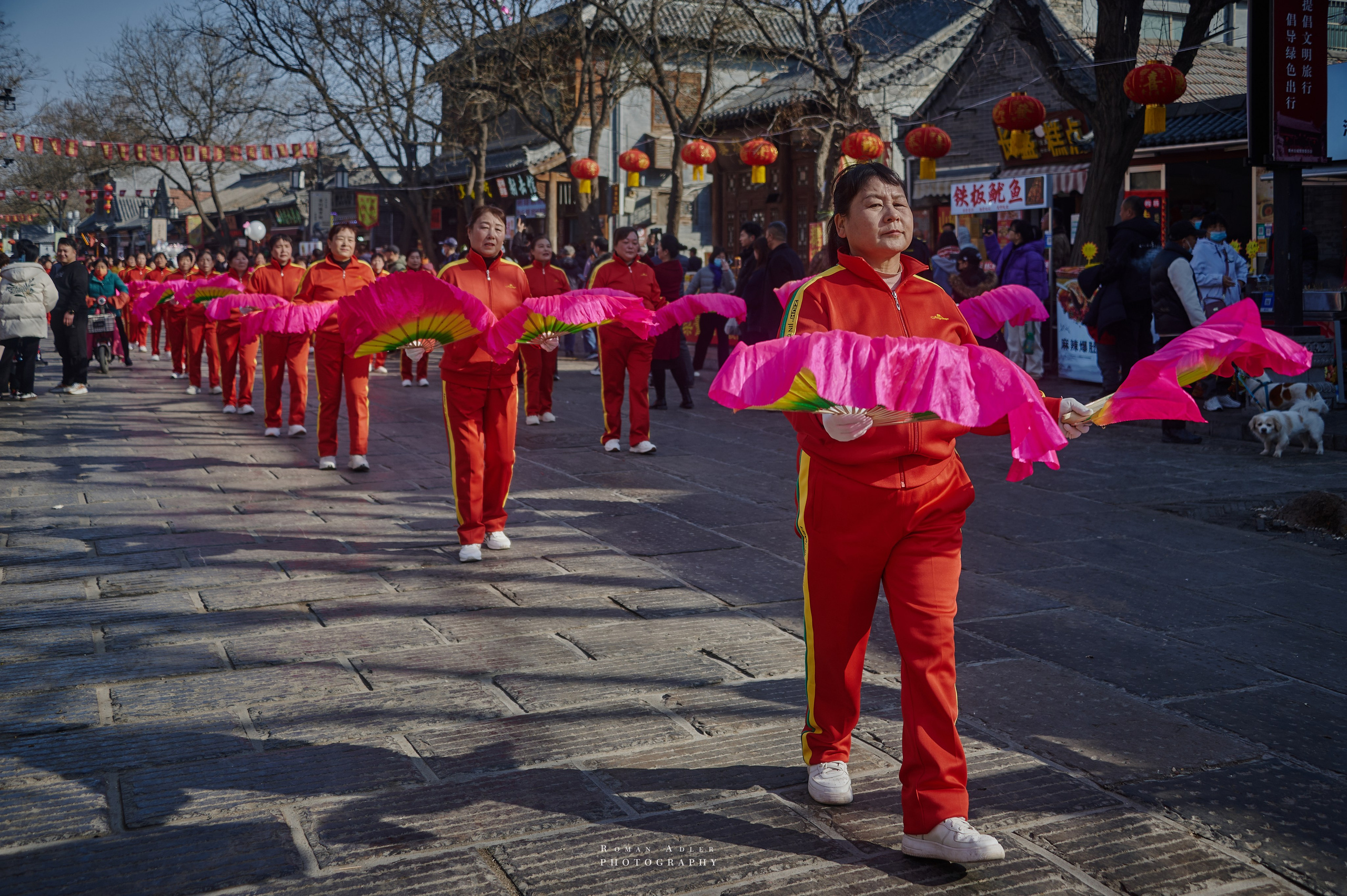 Новогодний парад в Цинчжоу. Китай. Фотограф Роман Адлер