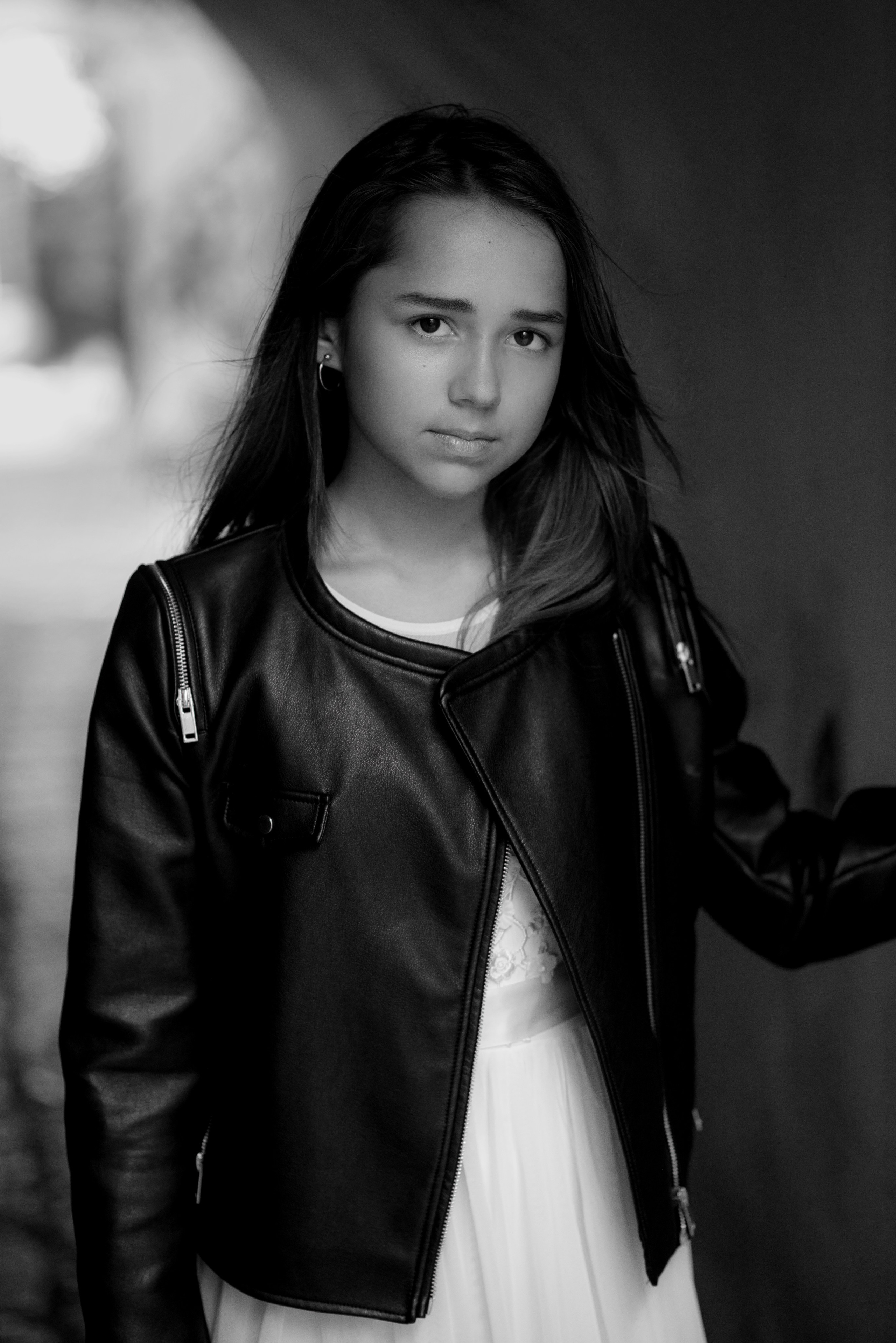 черно-белая фотография, подросток, девочка-подросток, актерское портфолио, фотосессия для подростков, фотограф Москва, детский фотограф Москва, подростковый фотограф , черно-белый портрет, фотосессия в старом городе