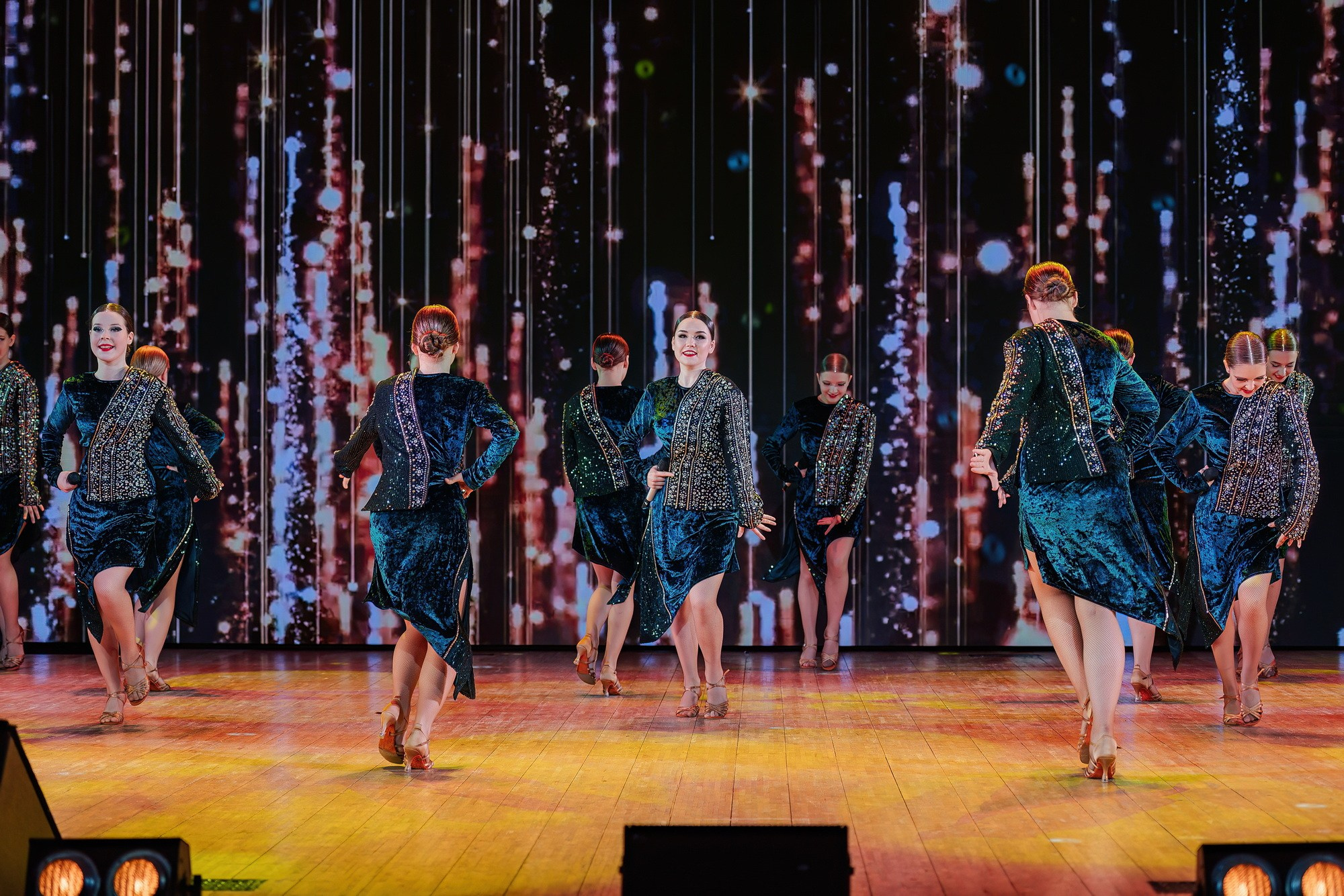 Отчетный концерт Образцового коллектива Алтая театра эстрадной песни «Созвездие». Свадебный и репортажный фотограф Никита Сницарев в Барнауле