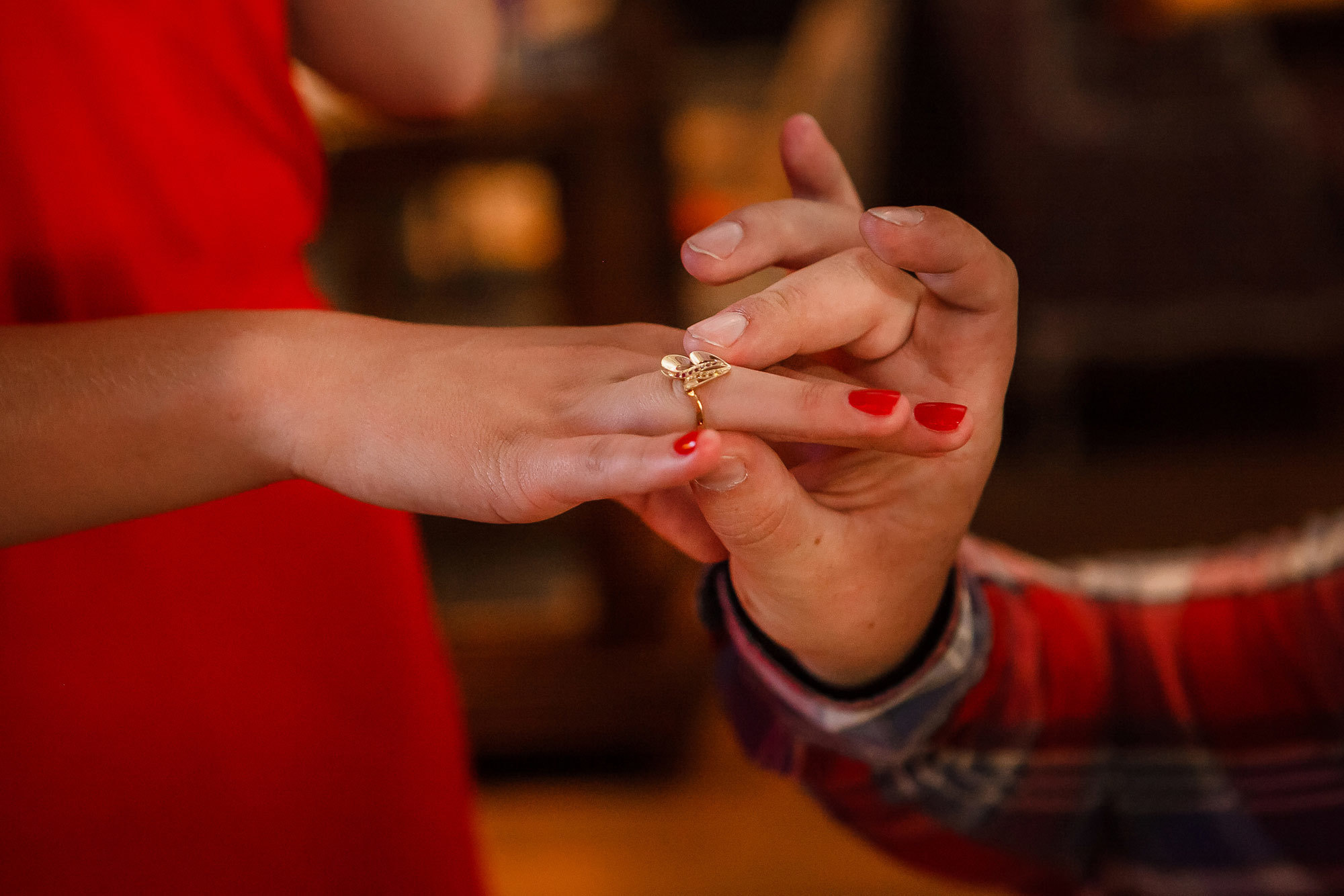 Профессиональный свадебный фотограф, видевший разные свадебные платья,. Свадебный и семейный фотограф Алматы Владимир Акуленко