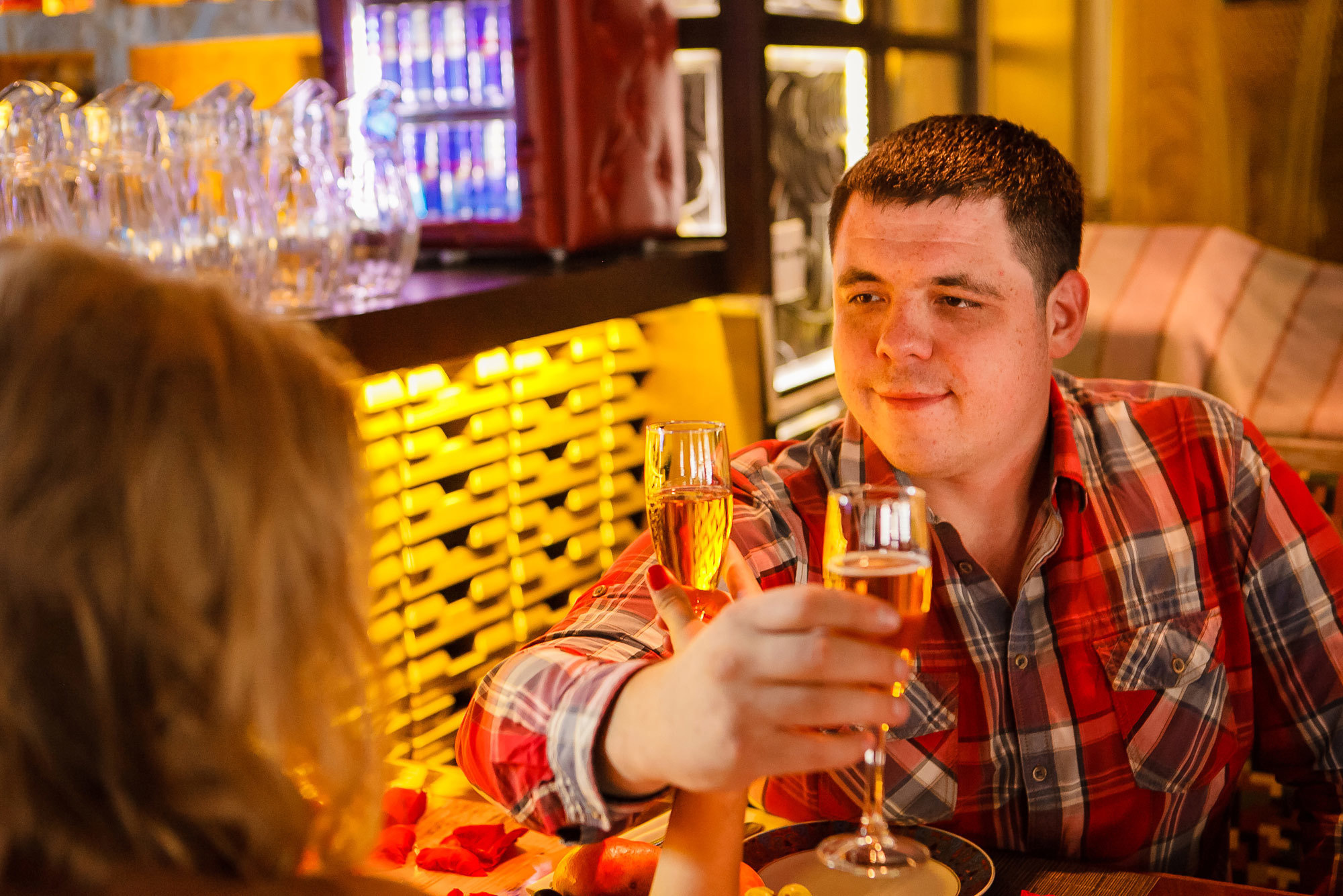 Профессиональный свадебный фотограф, видевший разные свадебные платья,. Свадебный и семейный фотограф Алматы Владимир Акуленко