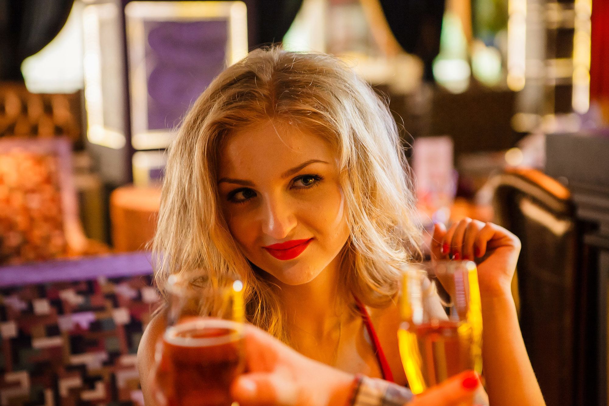 Профессиональный свадебный фотограф, видевший разные свадебные платья,. Свадебный и семейный фотограф Алматы Владимир Акуленко