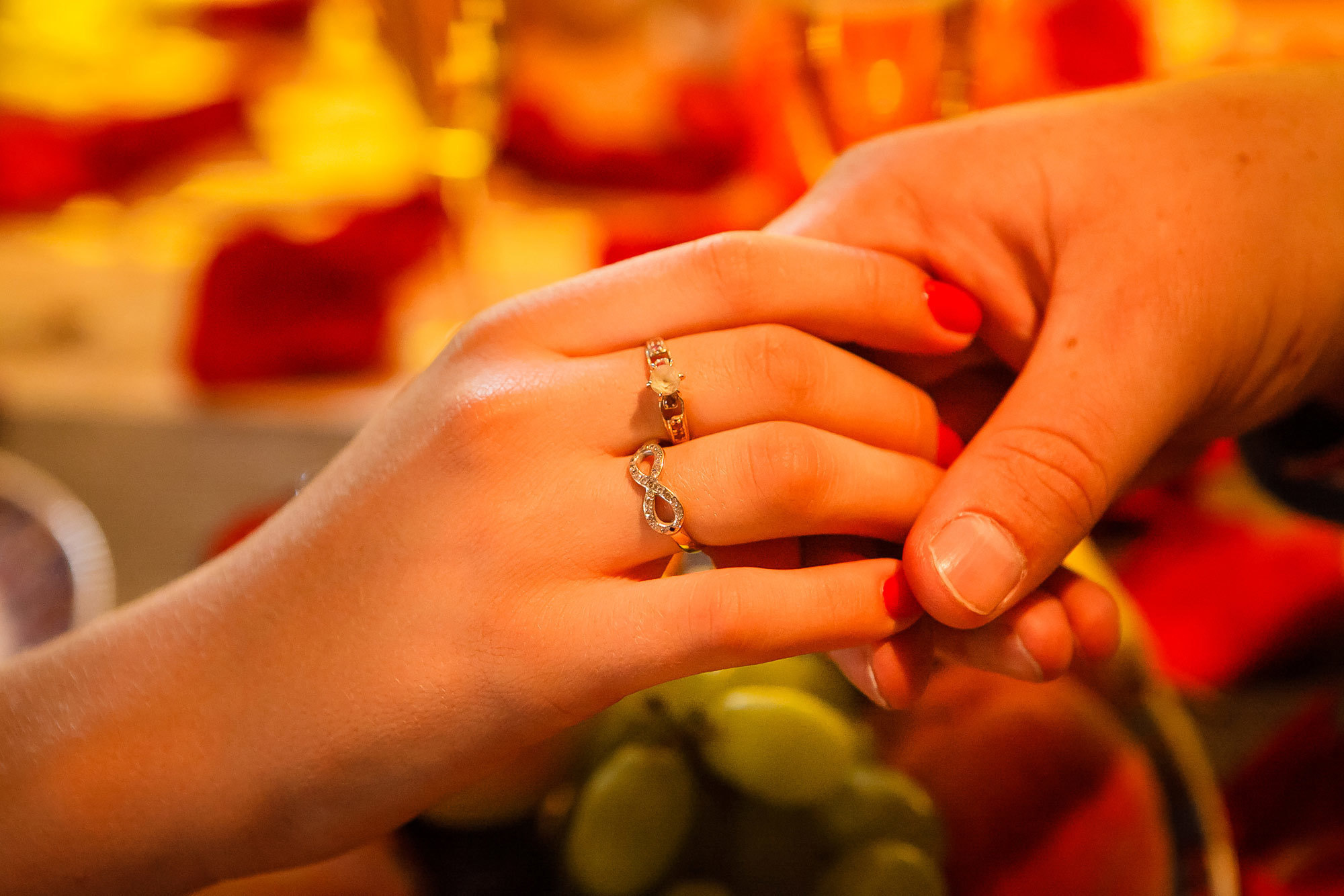 Профессиональный свадебный фотограф, видевший разные свадебные платья,. Свадебный и семейный фотограф Алматы Владимир Акуленко