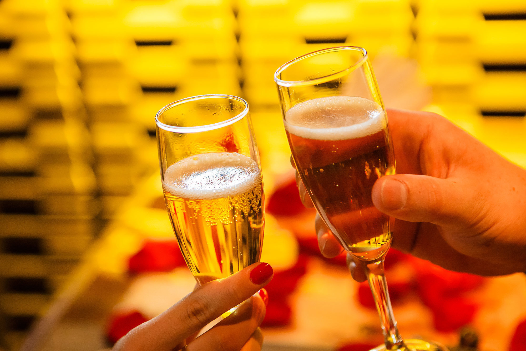 Профессиональный свадебный фотограф, видевший разные свадебные платья,. Свадебный и семейный фотограф Алматы Владимир Акуленко