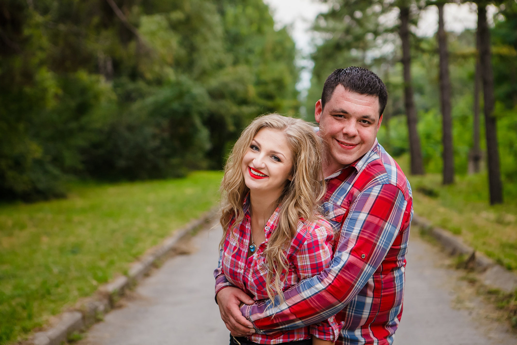 Профессиональный свадебный фотограф, видевший разные свадебные платья,. Свадебный и семейный фотограф Алматы Владимир Акуленко