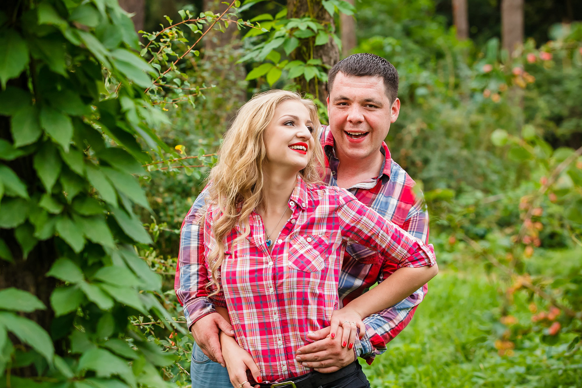 Профессиональный свадебный фотограф, видевший разные свадебные платья,. Свадебный и семейный фотограф Алматы Владимир Акуленко