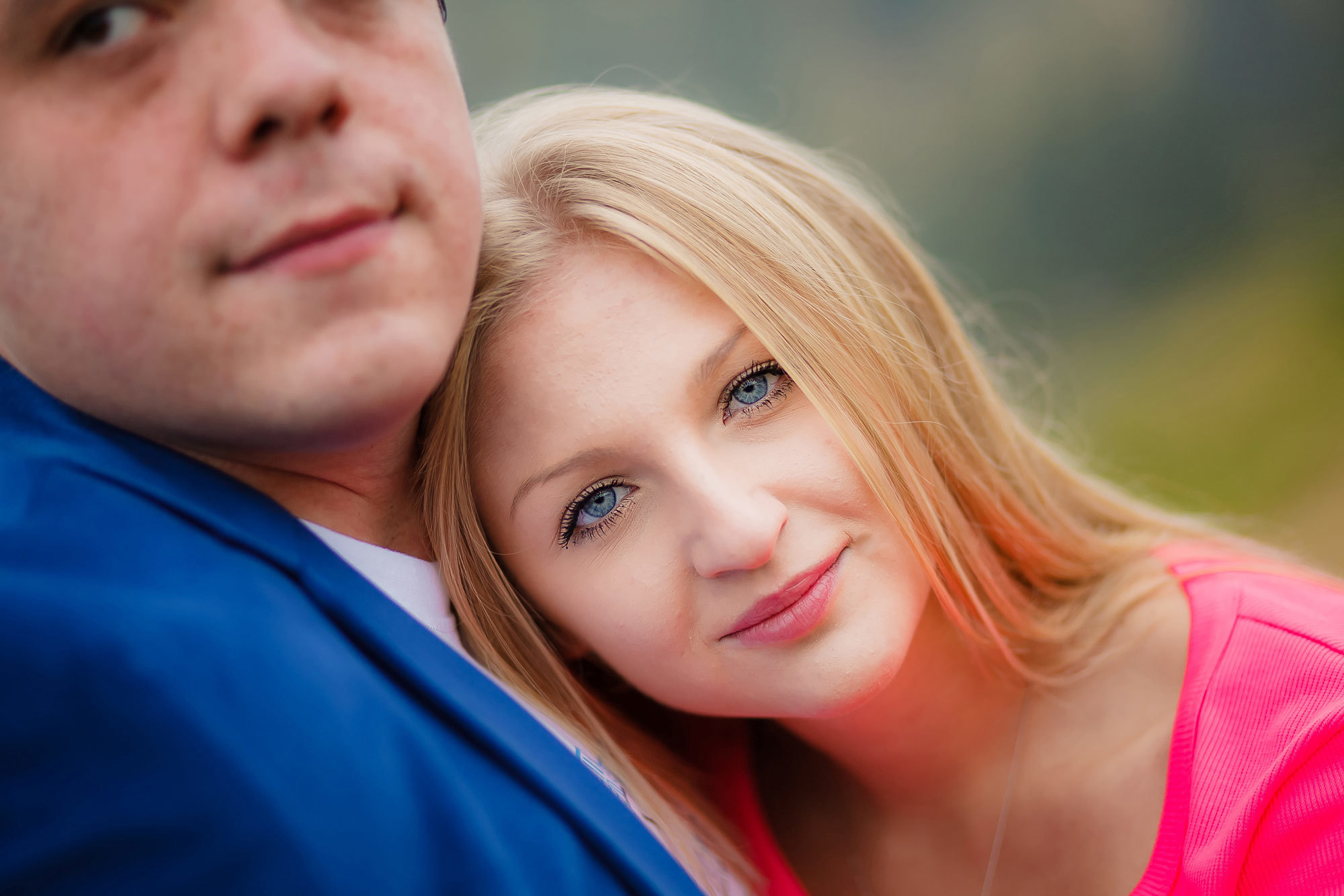 Профессиональный свадебный фотограф, видевший разные свадебные платья,. Свадебный и семейный фотограф Алматы Владимир Акуленко