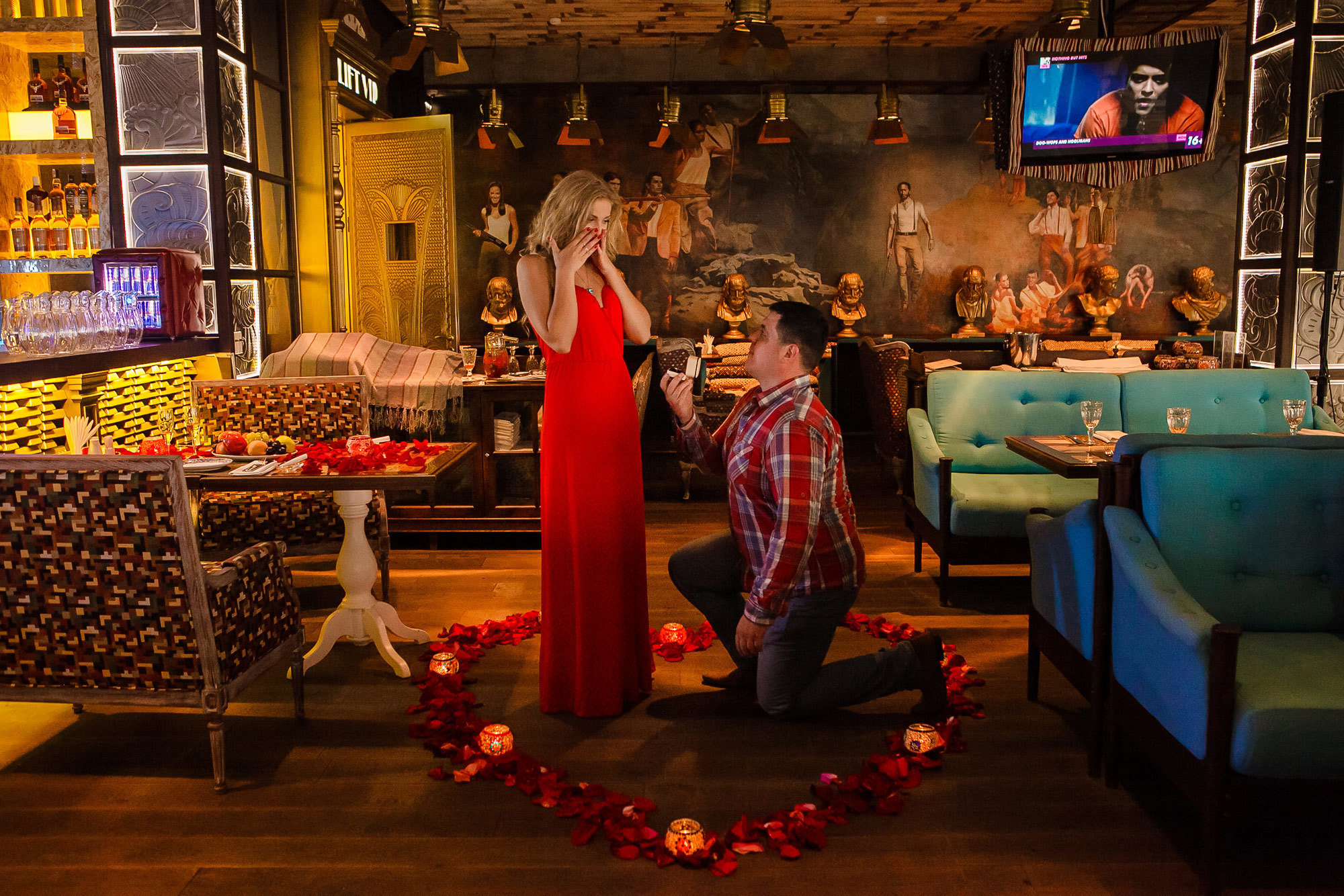 Профессиональный свадебный фотограф, видевший разные свадебные платья,. Свадебный и семейный фотограф Алматы Владимир Акуленко