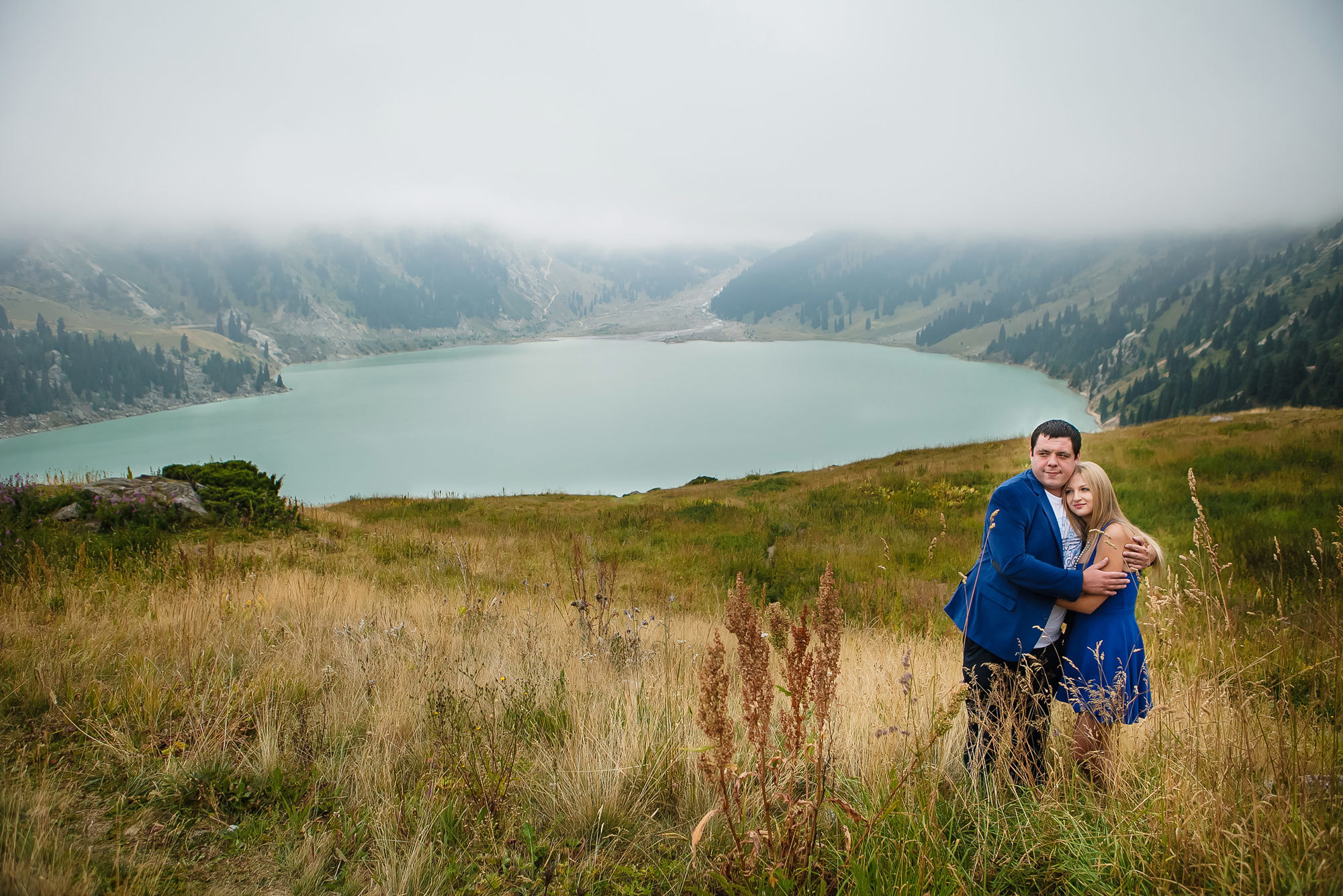 Профессиональный свадебный фотограф, видевший разные свадебные платья,. Свадебный и семейный фотограф Алматы Владимир Акуленко