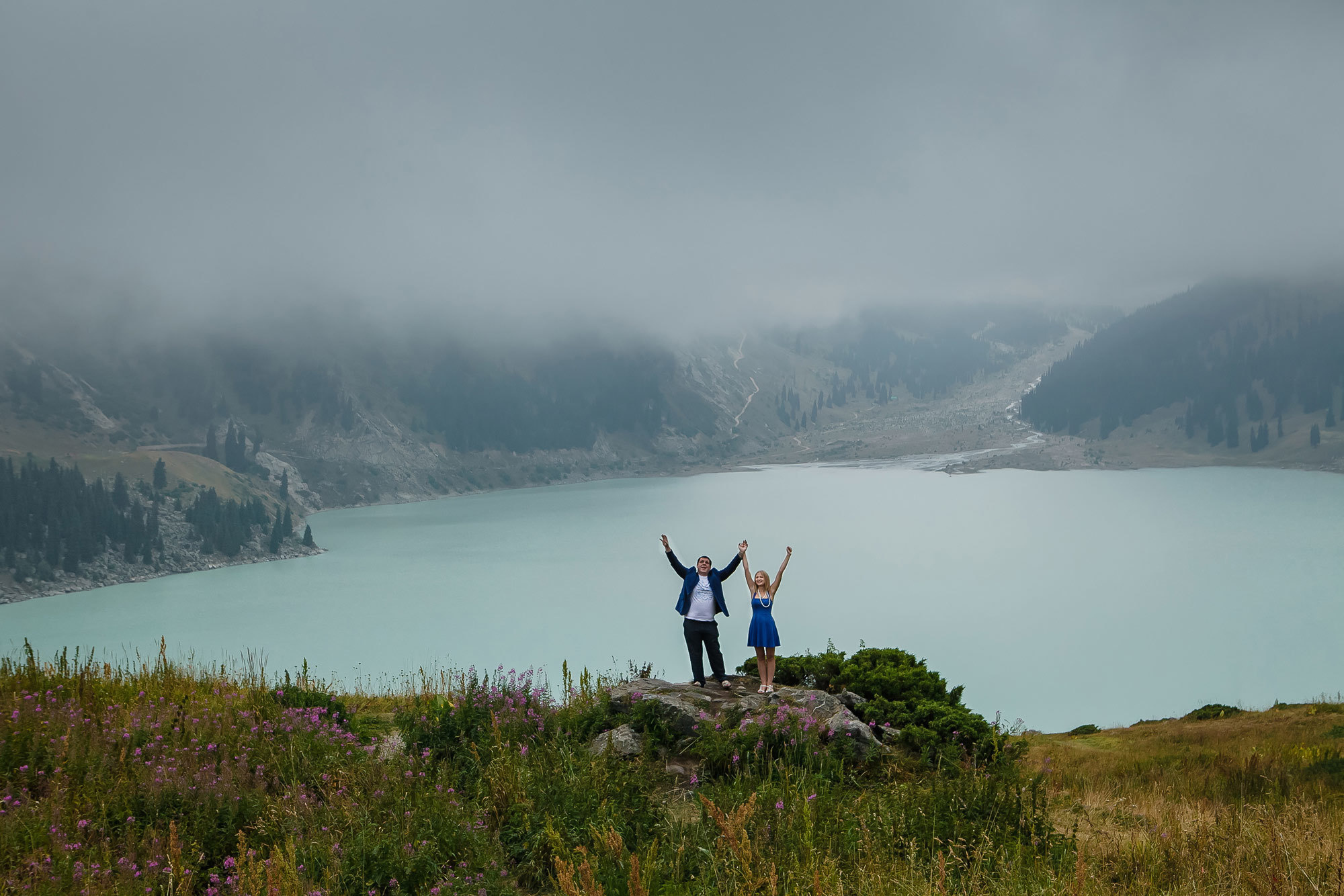 Профессиональный свадебный фотограф, видевший разные свадебные платья,. Свадебный и семейный фотограф Алматы Владимир Акуленко
