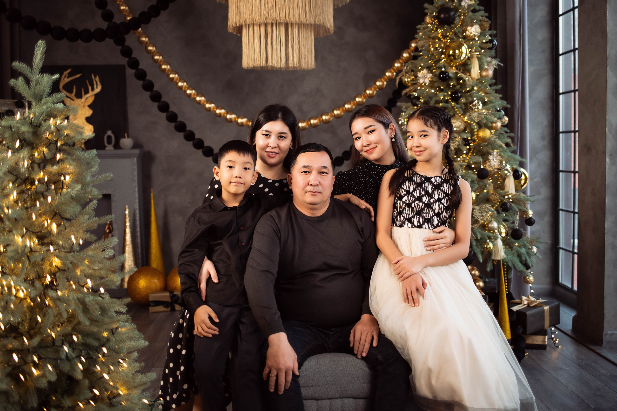 Семейная фотосессия в студии. Фотограф новорожденных в Новосибирске