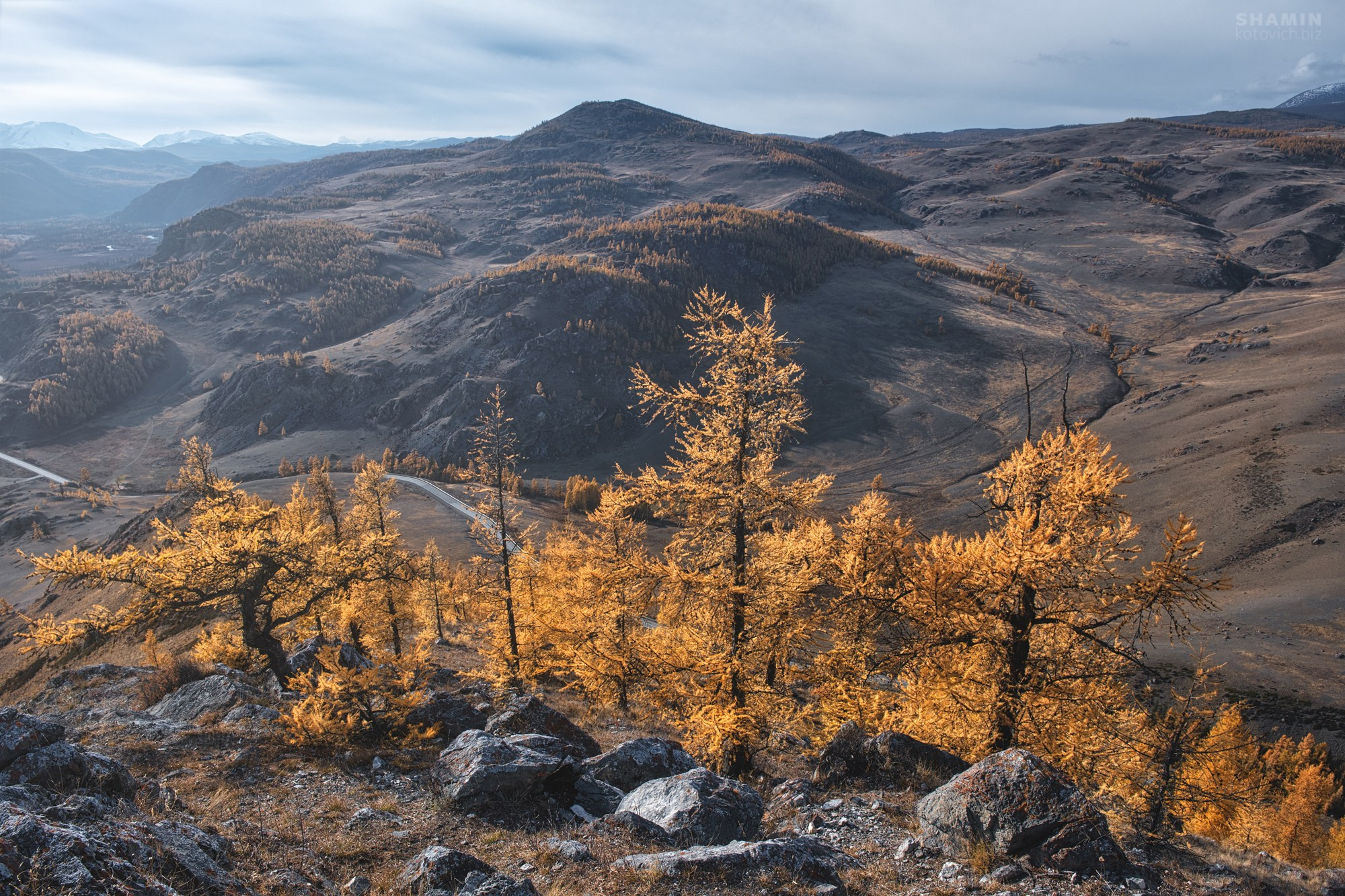 Алтай — пейзажная фотография Константина Шамина. Горы, реки и долины Алтая, природный свет, аэрофотосъёмка и классические пейзажи России.