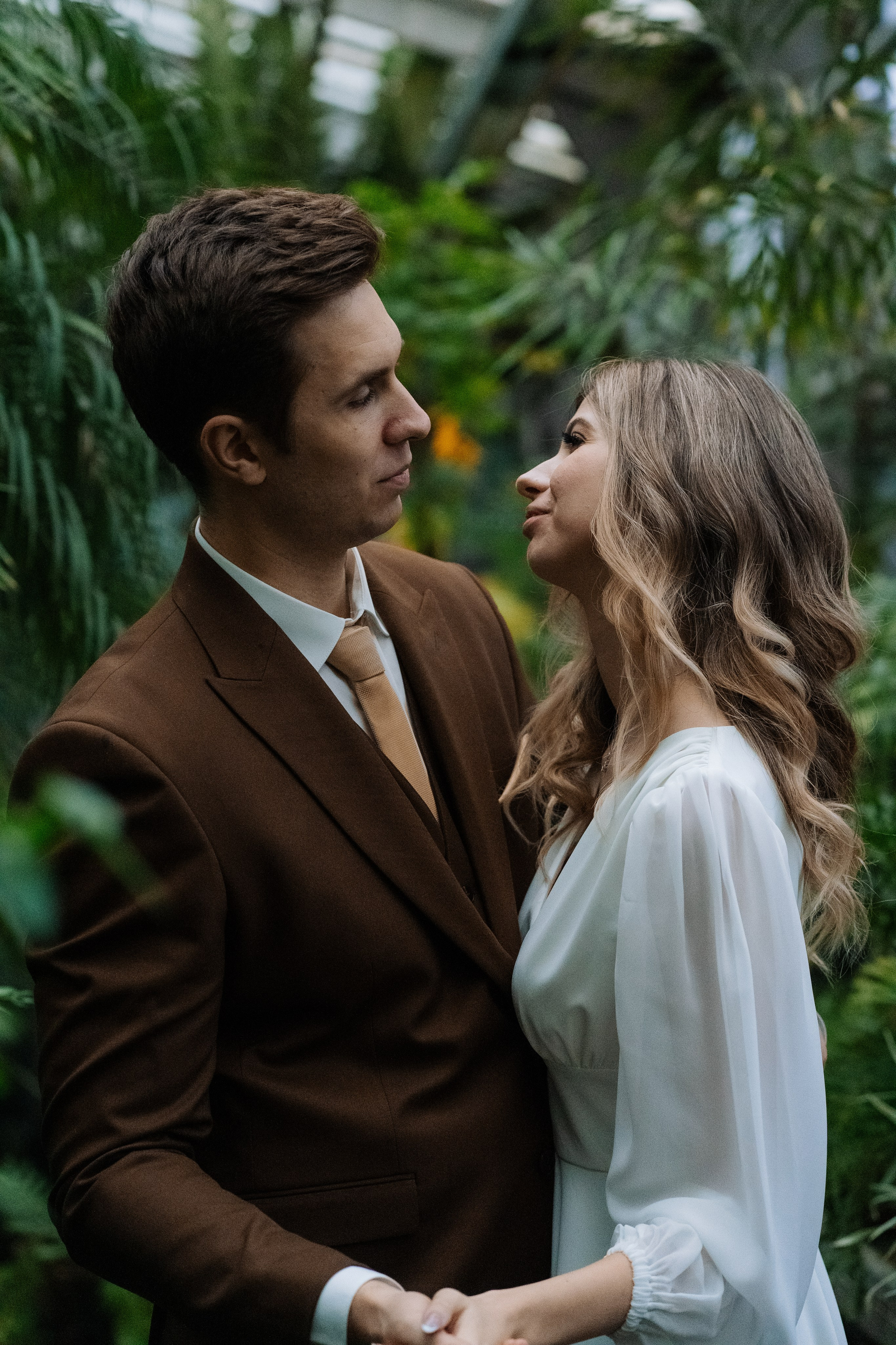 Свадебная фотосессия в оранжерее, Москва. Свадебный фотограф в Москве Анна Полушина