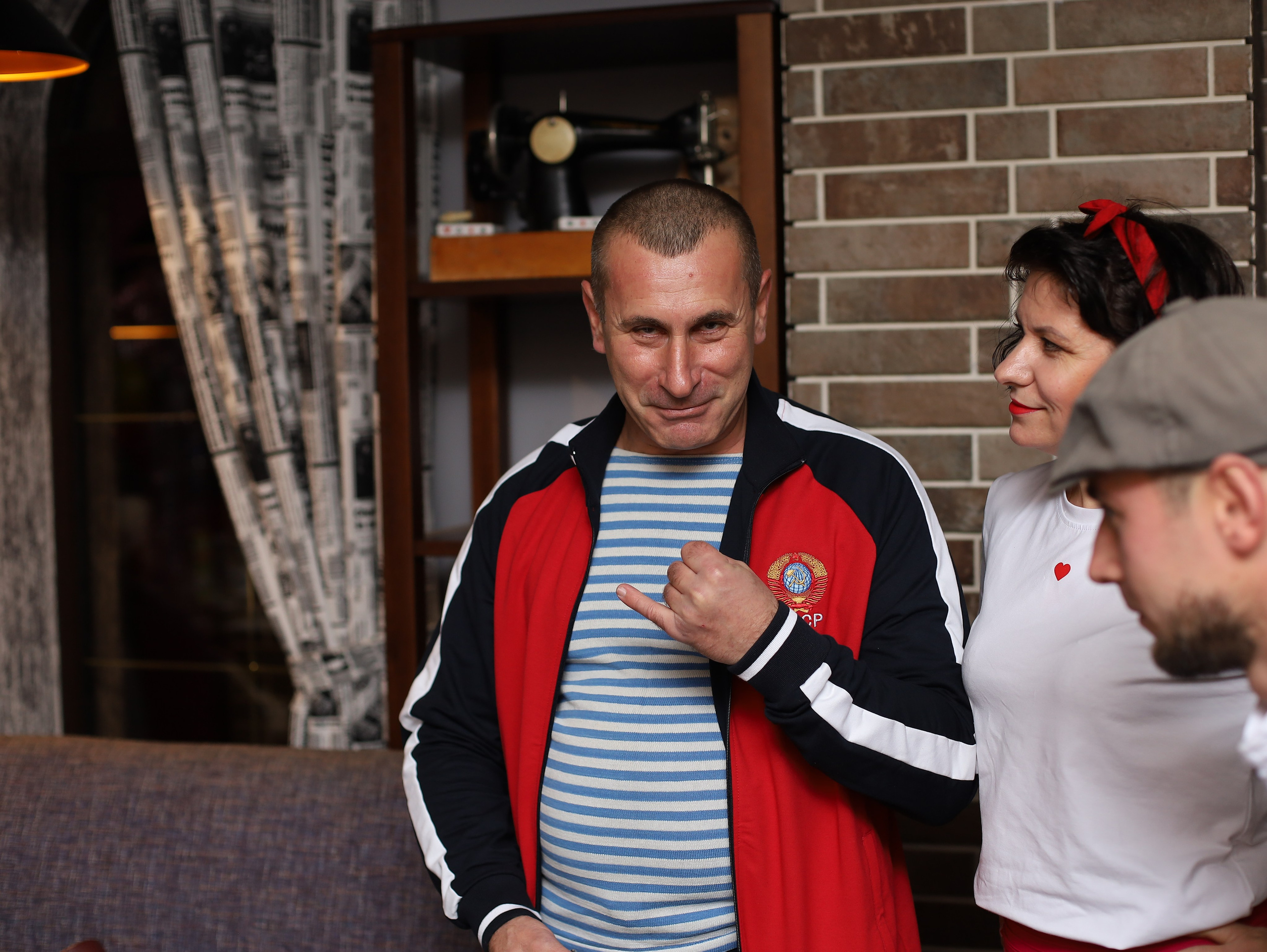 Дискотека в стиле 90-х. Репортажный фотограф Анапа