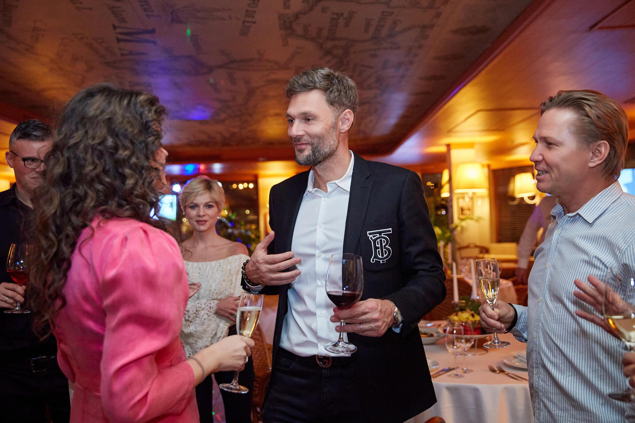 День Рождения Анастасии в ресторане Ласточка. Фотограф ваших самых ярких событий в Москве и СПБ. Збронская Юлия