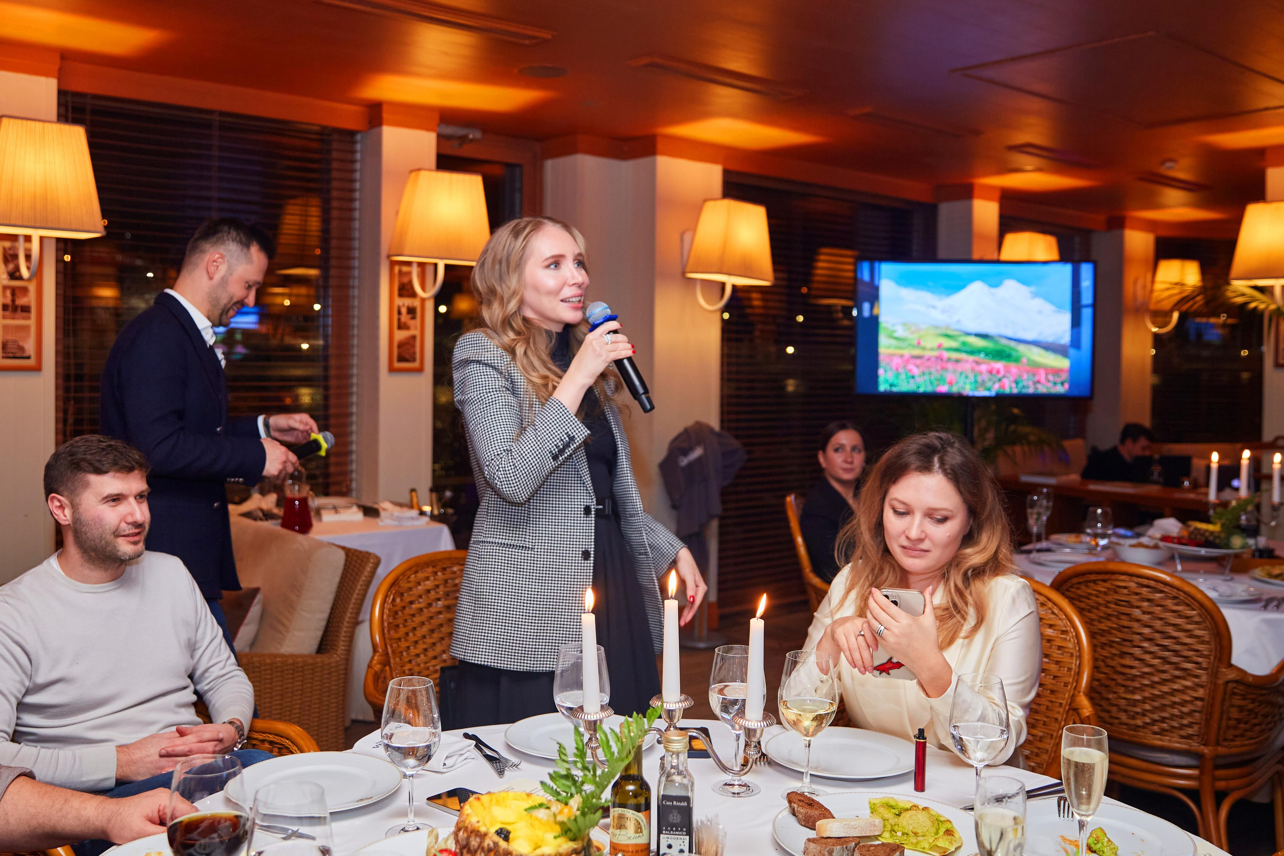 День Рождения Анастасии в ресторане Ласточка. Фотограф ваших самых ярких событий в Москве и СПБ. Збронская Юлия