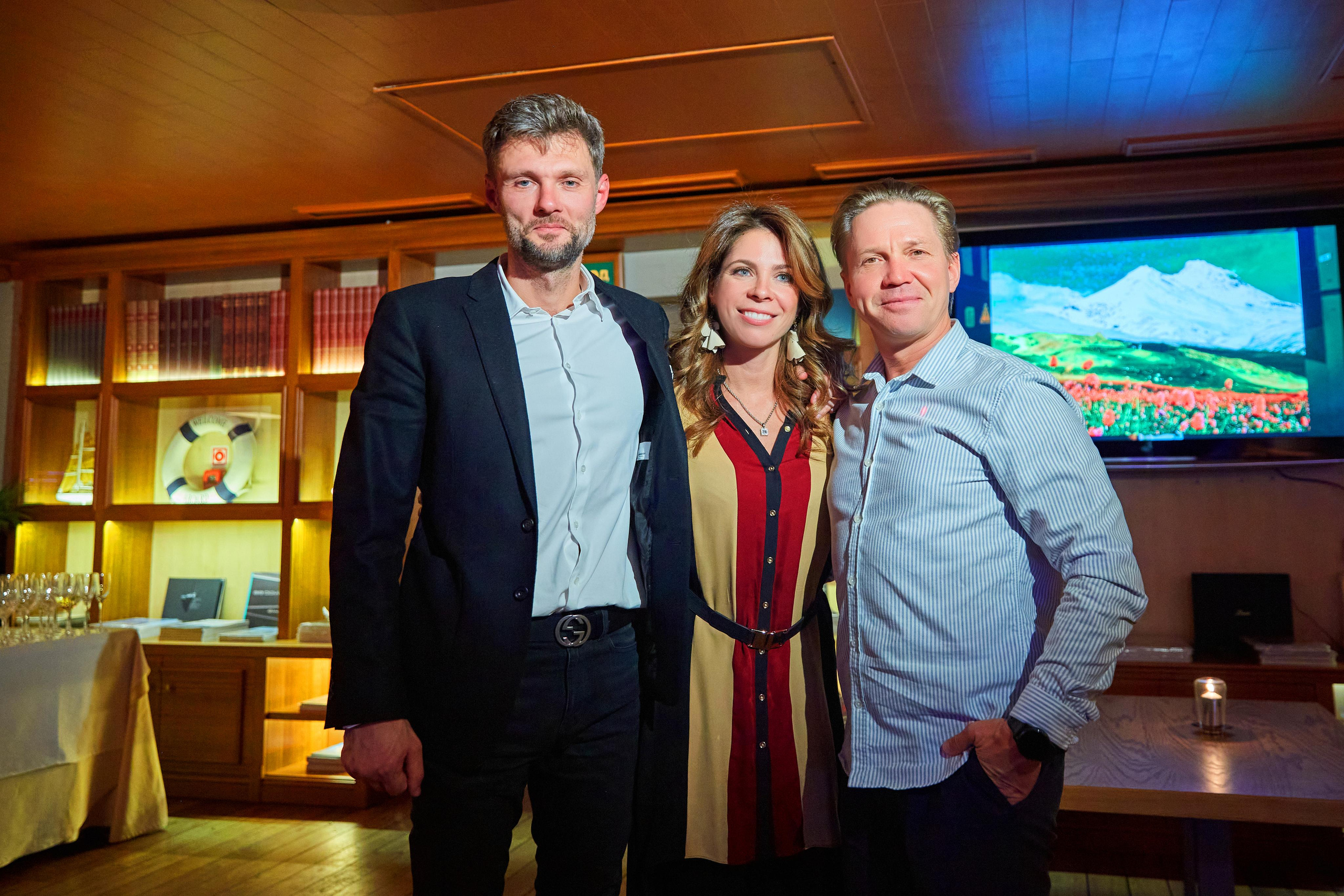 День Рождения Анастасии в ресторане Ласточка. Фотограф ваших самых ярких событий в Москве и СПБ. Збронская Юлия