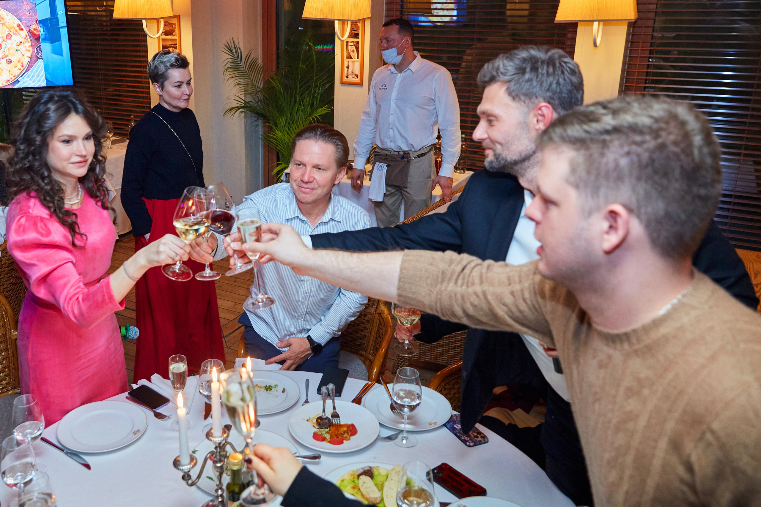 День Рождения Анастасии в ресторане Ласточка. Фотограф ваших самых ярких событий в Москве и СПБ. Збронская Юлия