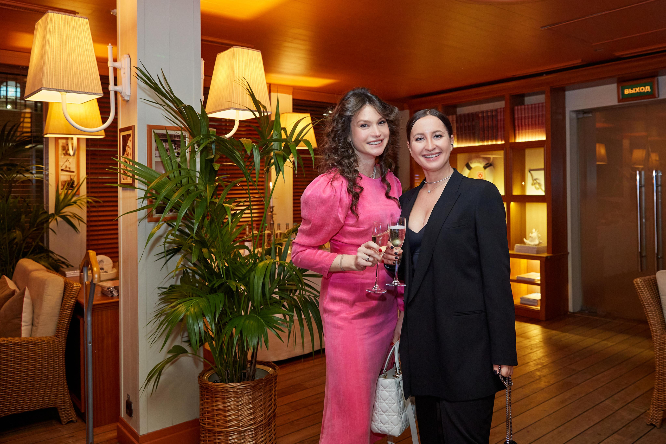 День Рождения Анастасии в ресторане Ласточка. Фотограф ваших самых ярких событий в Москве и СПБ. Збронская Юлия