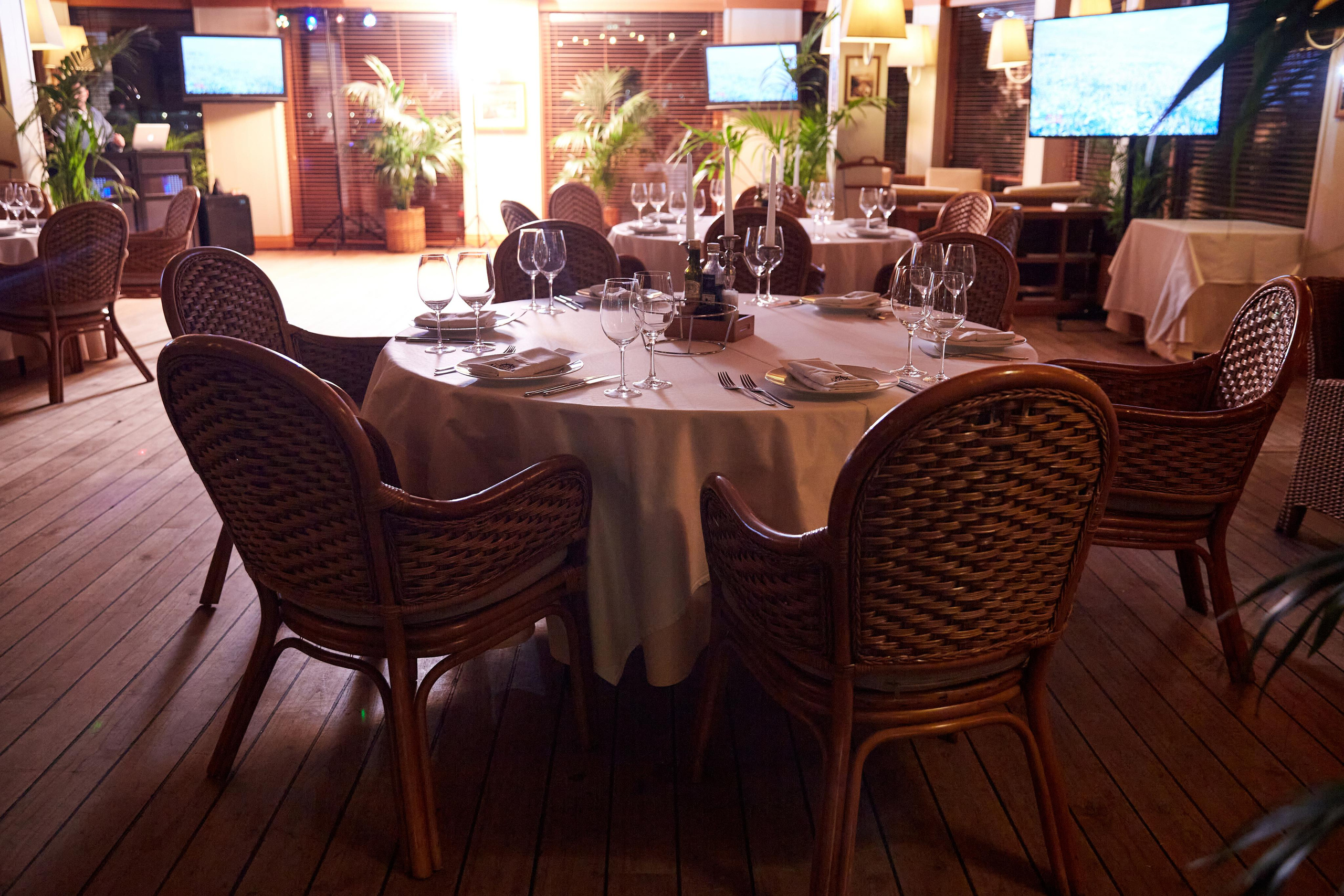 День Рождения Анастасии в ресторане Ласточка. Фотограф ваших самых ярких событий в Москве и СПБ. Збронская Юлия