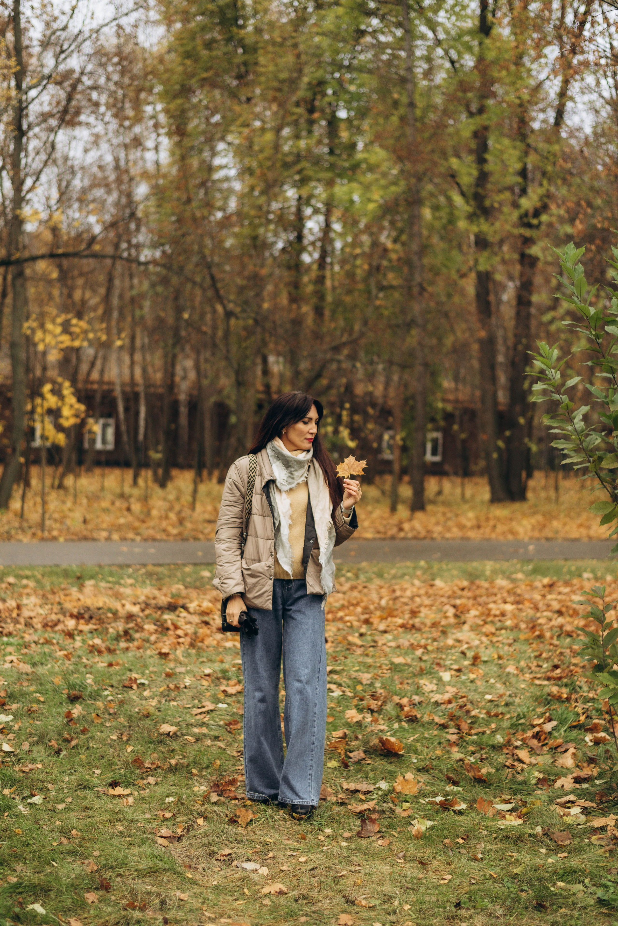 Прогулочная фотоссесия для девушки в парке. Семейный фотограф в Железнодорожном Масаева Елена