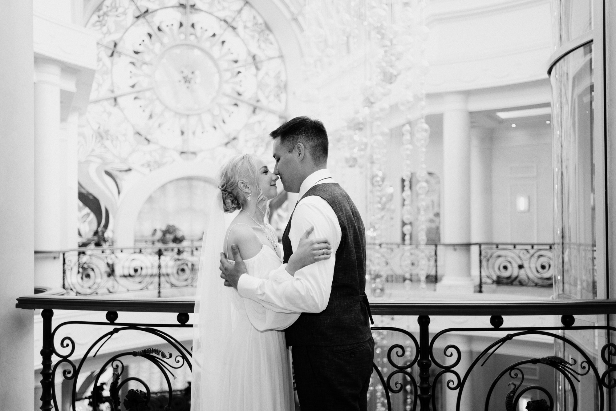 Свадебный фотограф в Тюмени — Фотосессия Тимура и Лизы в городском стиле. Портретный фотограф Тюмень Дарья Мустафина