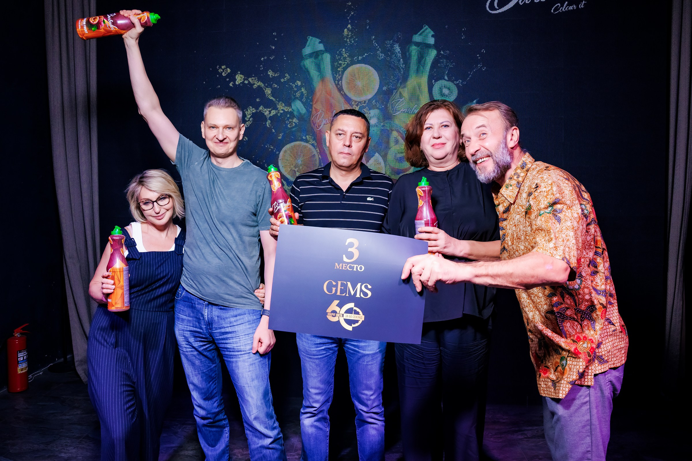 Вокруг света за 60 секунд-Queen Karaoke. Репортажный фотограф в Алматы Каюпов Сержан