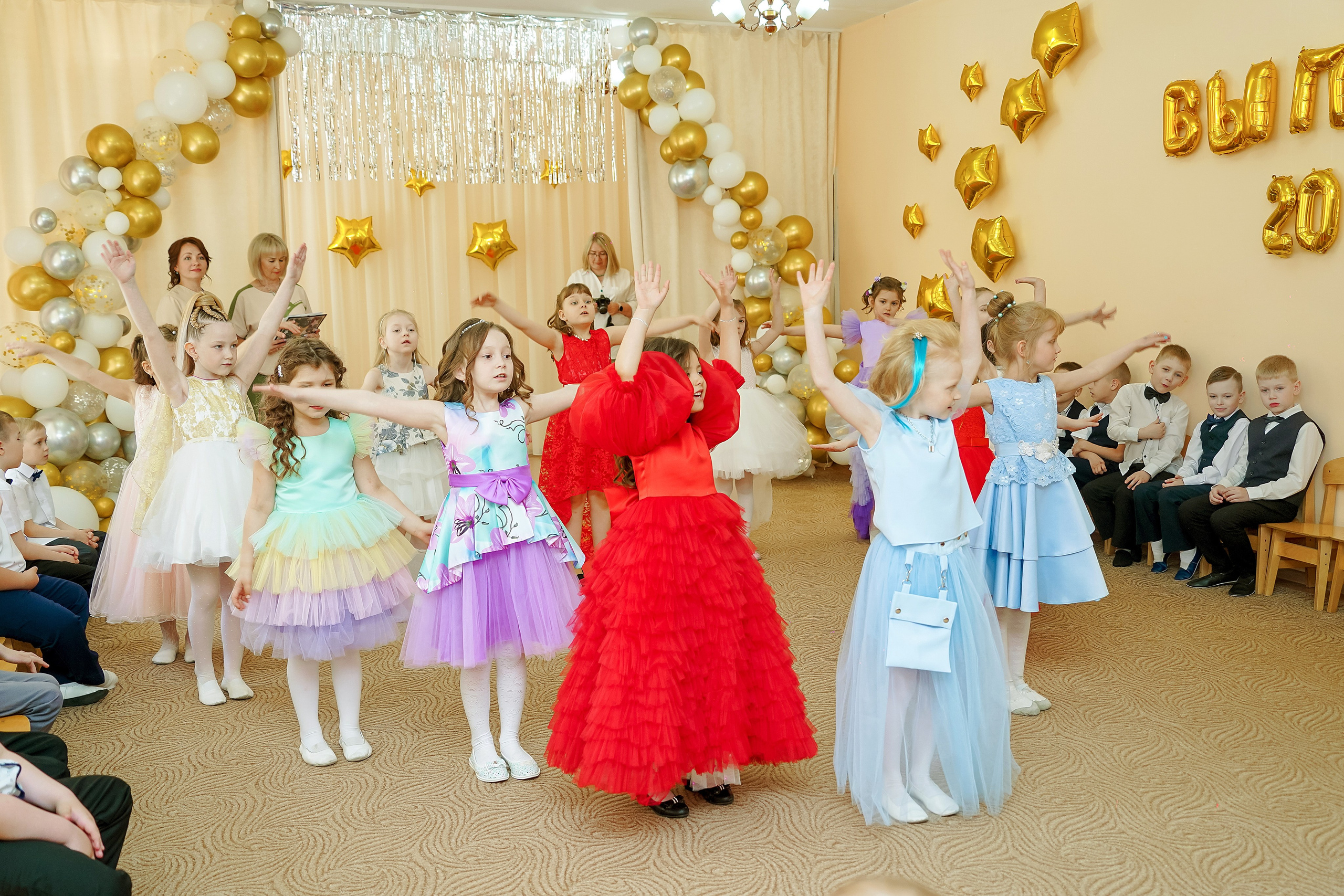 Фотосъемка видеосъёмка фотограф видеооператор новогодних утренников  в. Фотограф, видеооператор Нина Коршунова