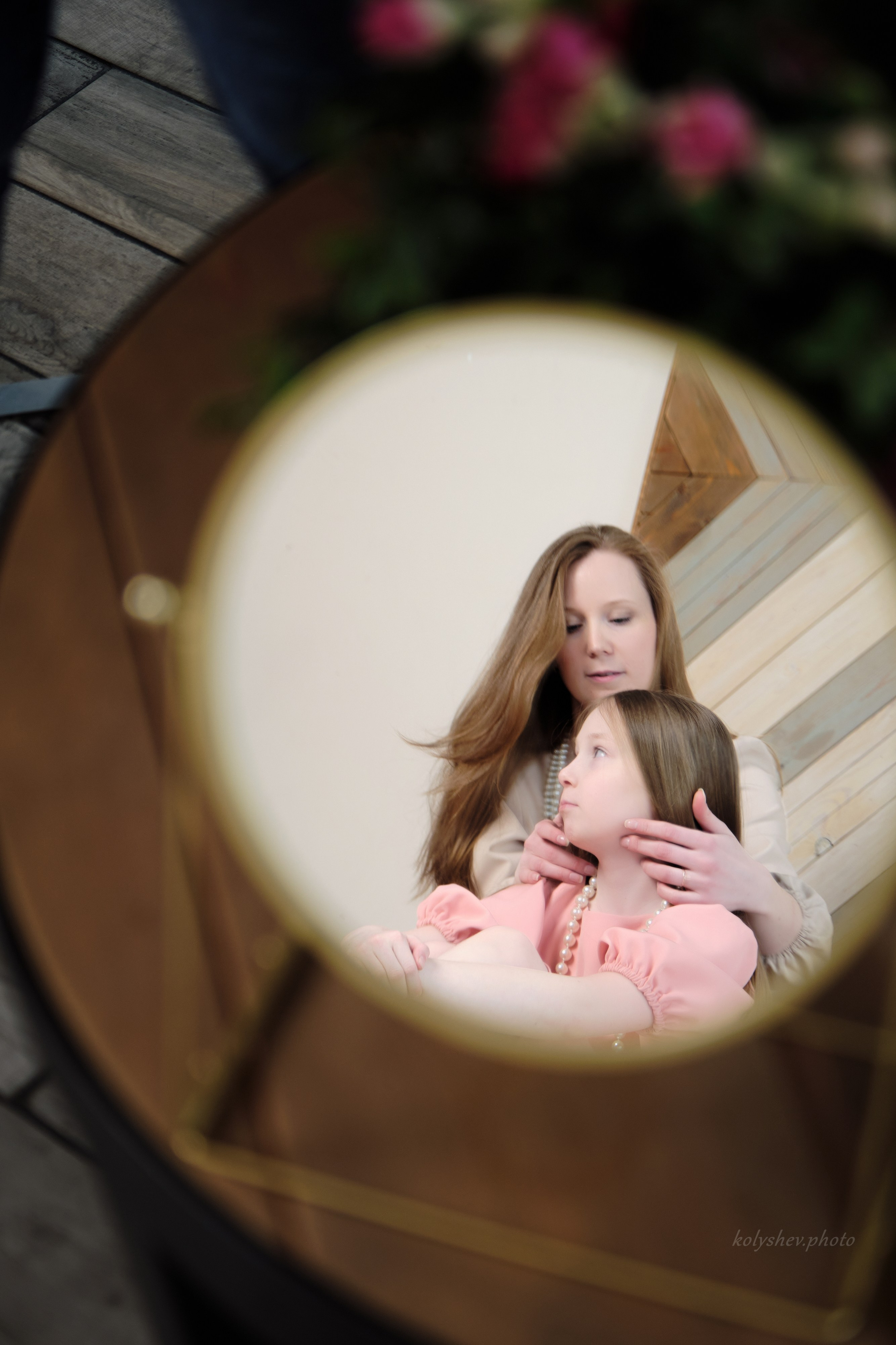 Семейная фотосессия мамы и дочки Надя. Портретный фотограф на новый год в Москве Виктория Колышева