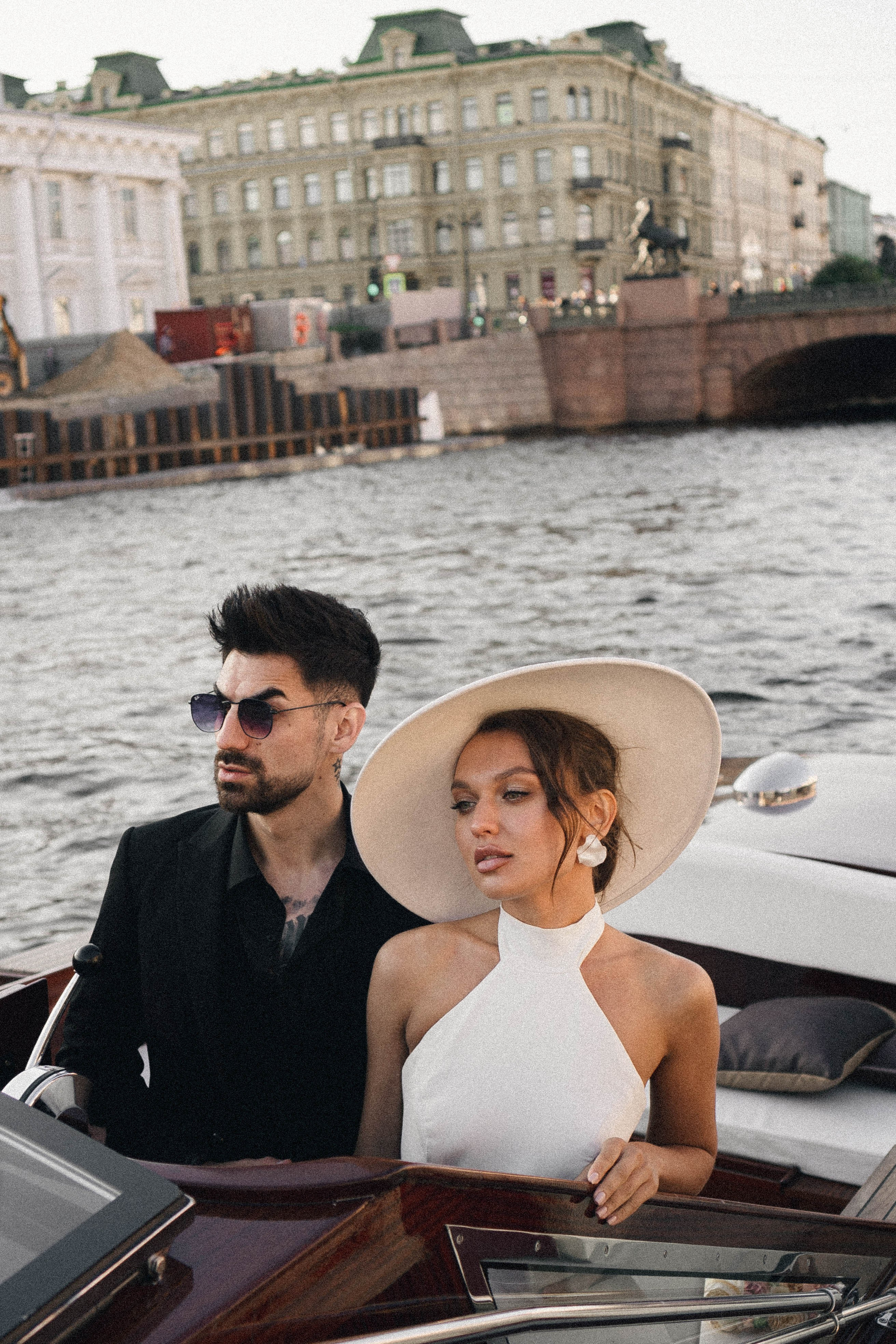 СВАДЕНБНАЯ СЬЕМКА НА КАТЕРЕ ПО КАНАЛАМ САНКТ-ПЕТЕРБУРГА И В АКВАТОРИИ НЕВЫ. Профессиональный фотограф, Санкт-Петербург — Виктория Богомолова