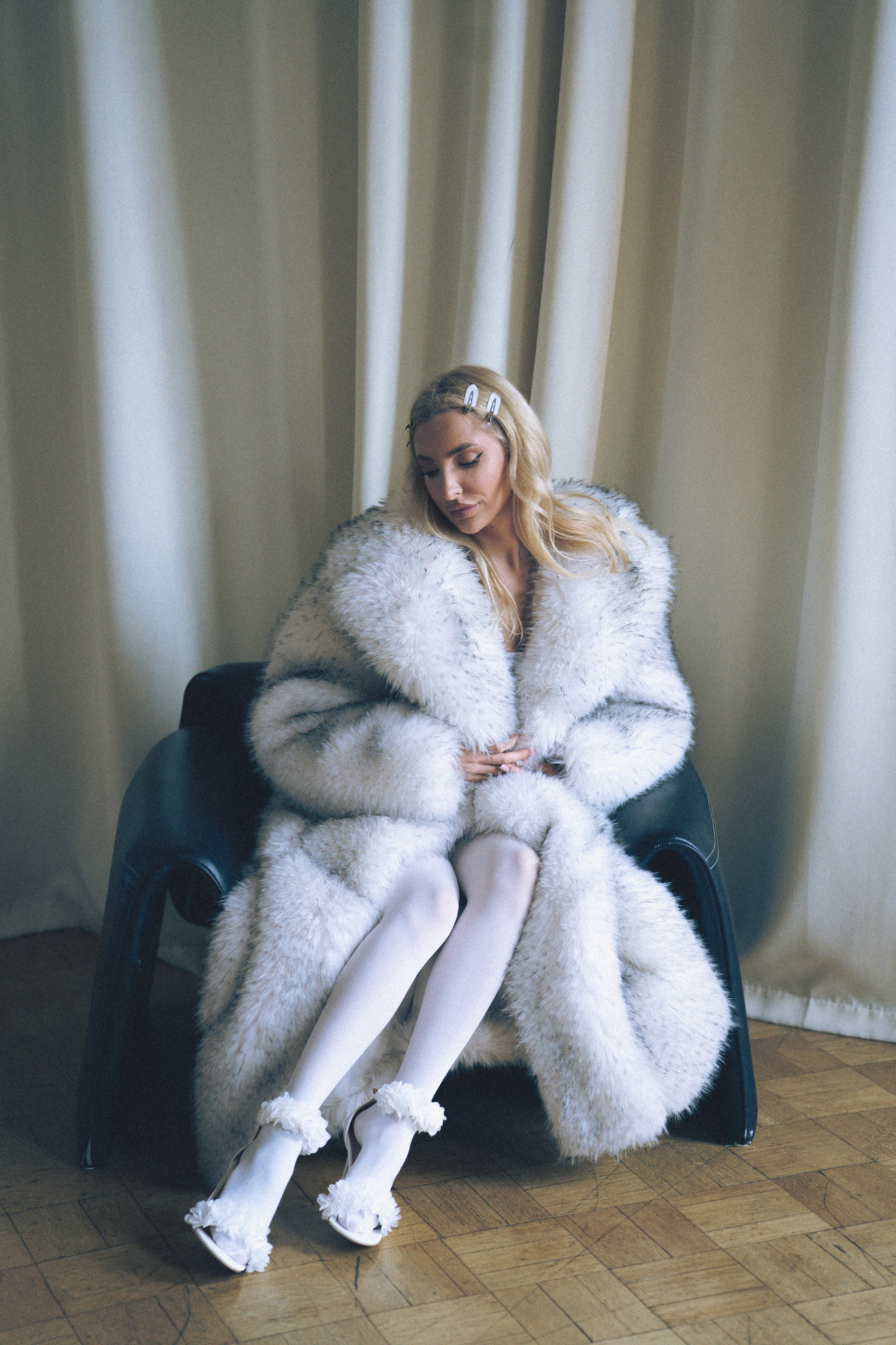 МИНИМАЛИЗМ В СТУДИИ НА ЧЕРНЫШЕВСКОЙ В СТУДИИ С БАЛКОНОМ. Профессиональный фотограф, Санкт-Петербург — Виктория Богомолова