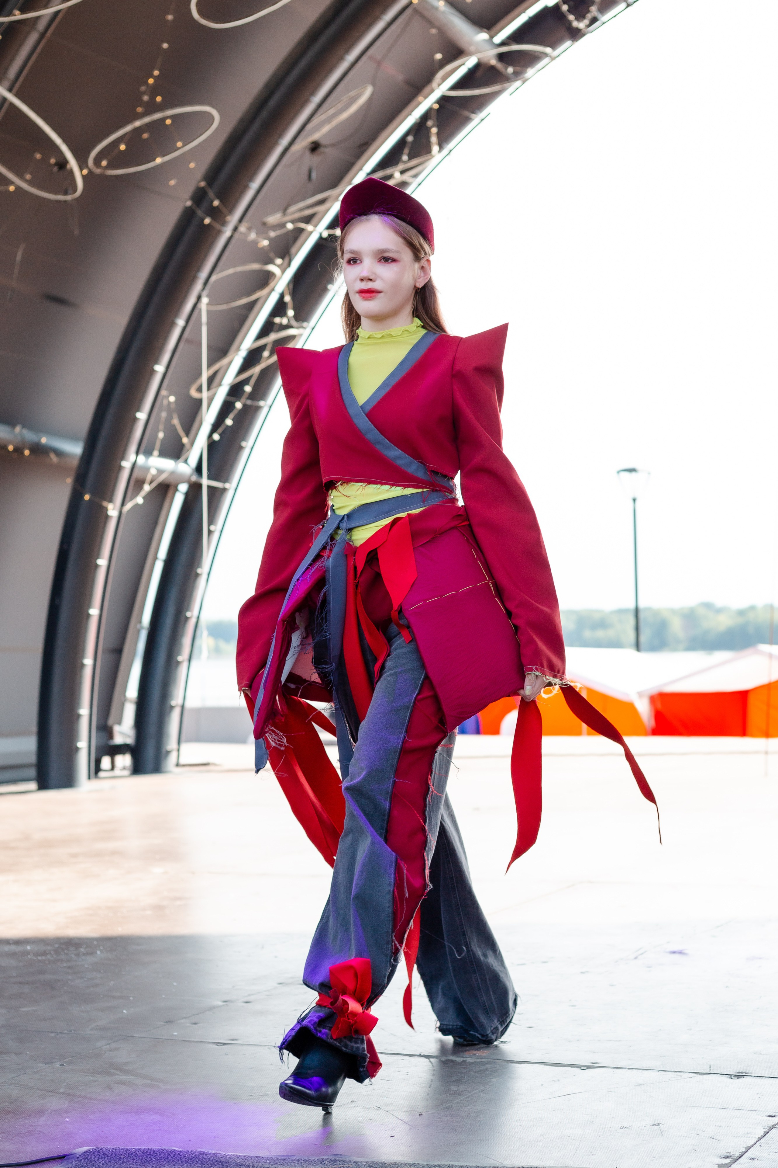 Модельный показ на набережной. Портретный и репортажный фотограф. Мыльников Илья