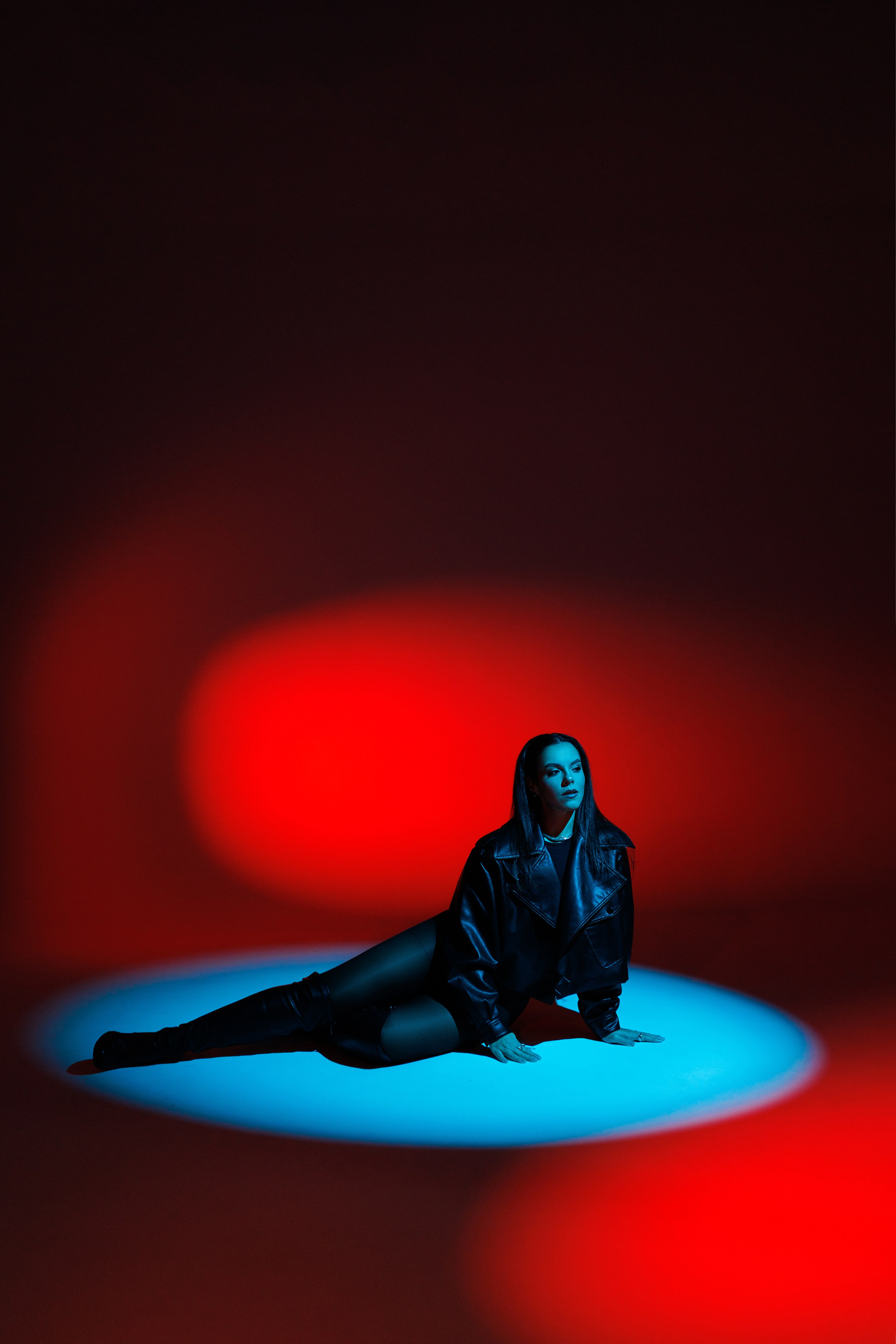 Цветной свет и фигуры. Фотограф Минск