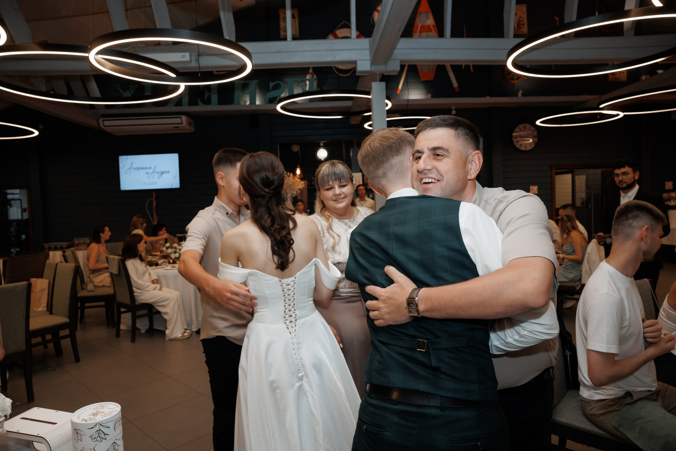 Регистрация в отеле Fish Point, ЗАГС Бутово, прогулка в Остафьево. Свадебный и репортажный фотограф (Москва, Королев и другие)